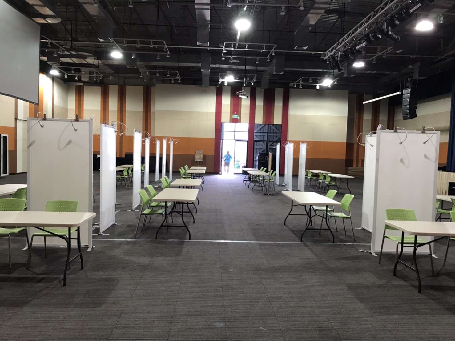 เช่าบอร์ดนิทรรศการ แบบตั้งเดี่ยวพร้อมโคมไฟ ขนาด 100x200 ซม. บริการติดตั้งพร้อมรื้อถอน