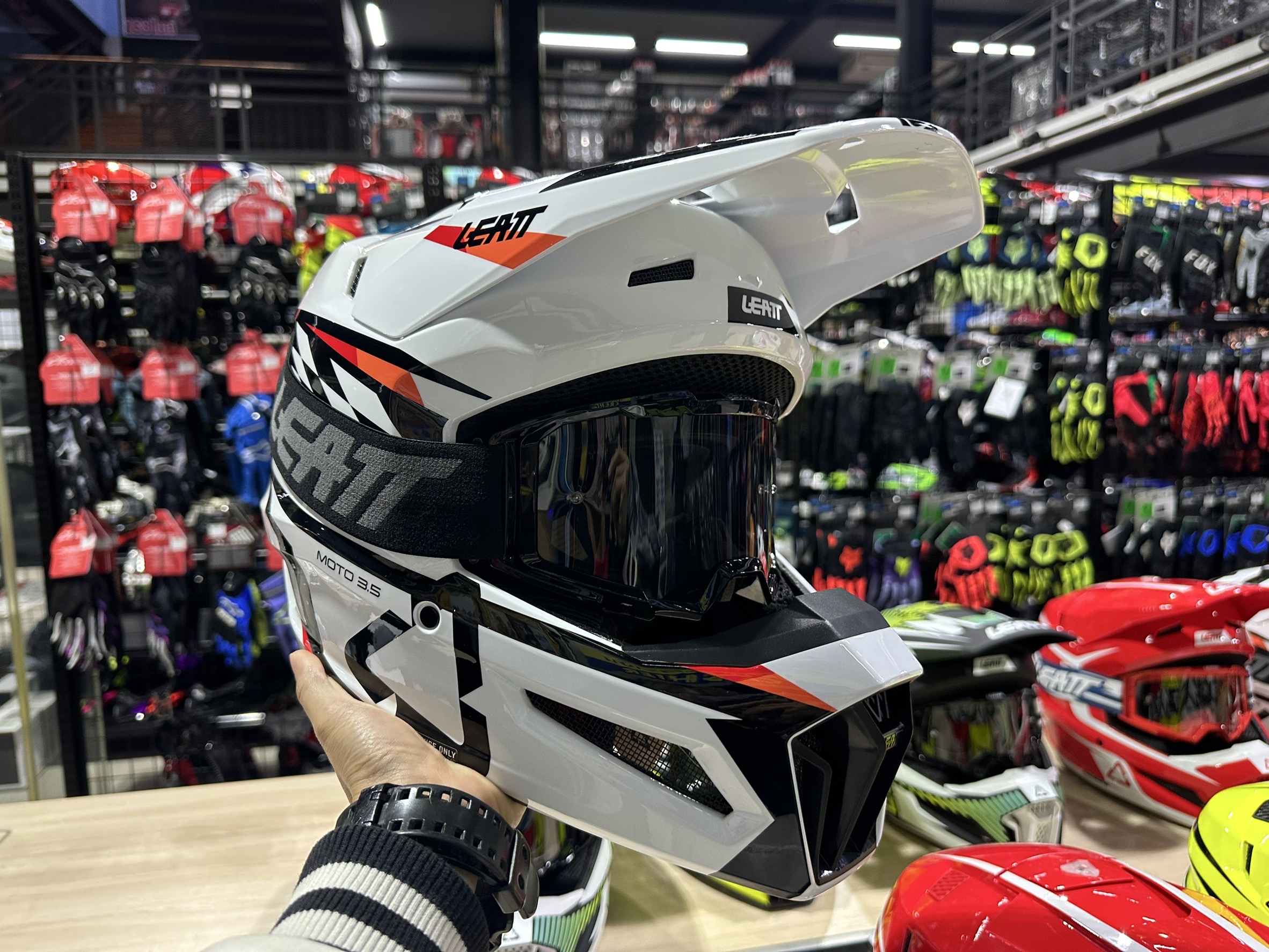 หมวก LEATT 3.5 พร้อมแว่นกันลม