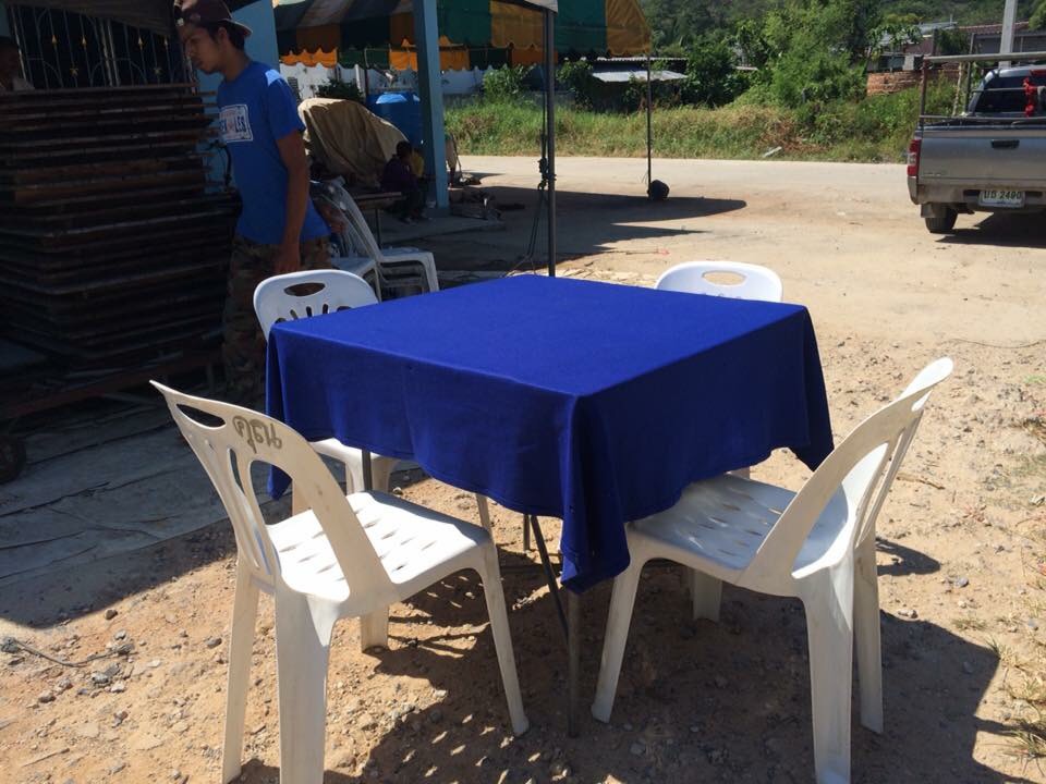 โต๊ะเหลี่่ยม1เมตร พร้อมเก้าอี้ (โต๊ะไม้) เหมาะสำหรับงานจัดเลี้ยงประเภทต่างๆ