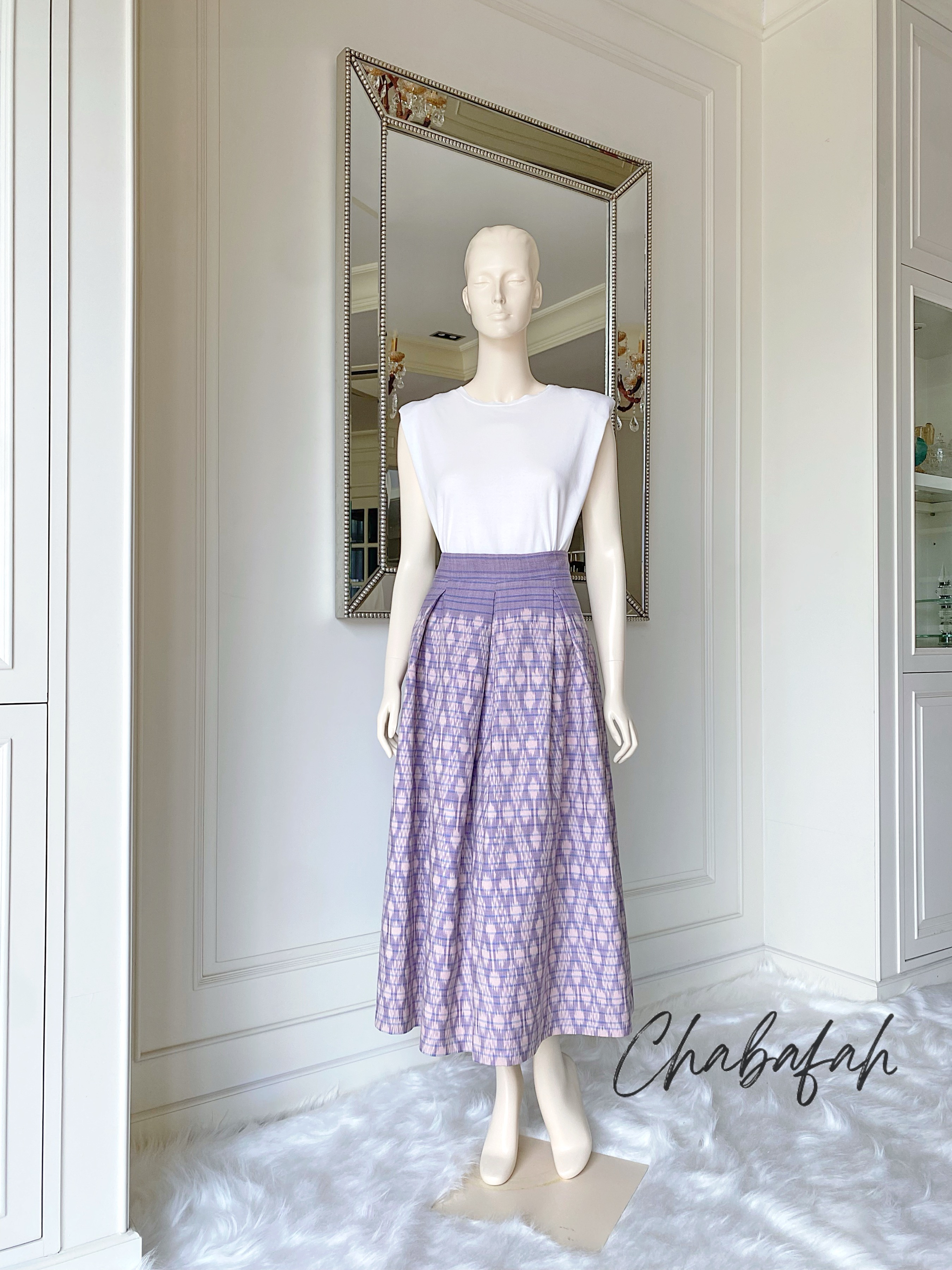 (No. 018) กระโปรงผ้าฝ้ายไทยทอมือ สีม่วงสลับชมพูอ่อน ทรงทวิส แบรนด์ Chabafah (ชบาฟ้า)