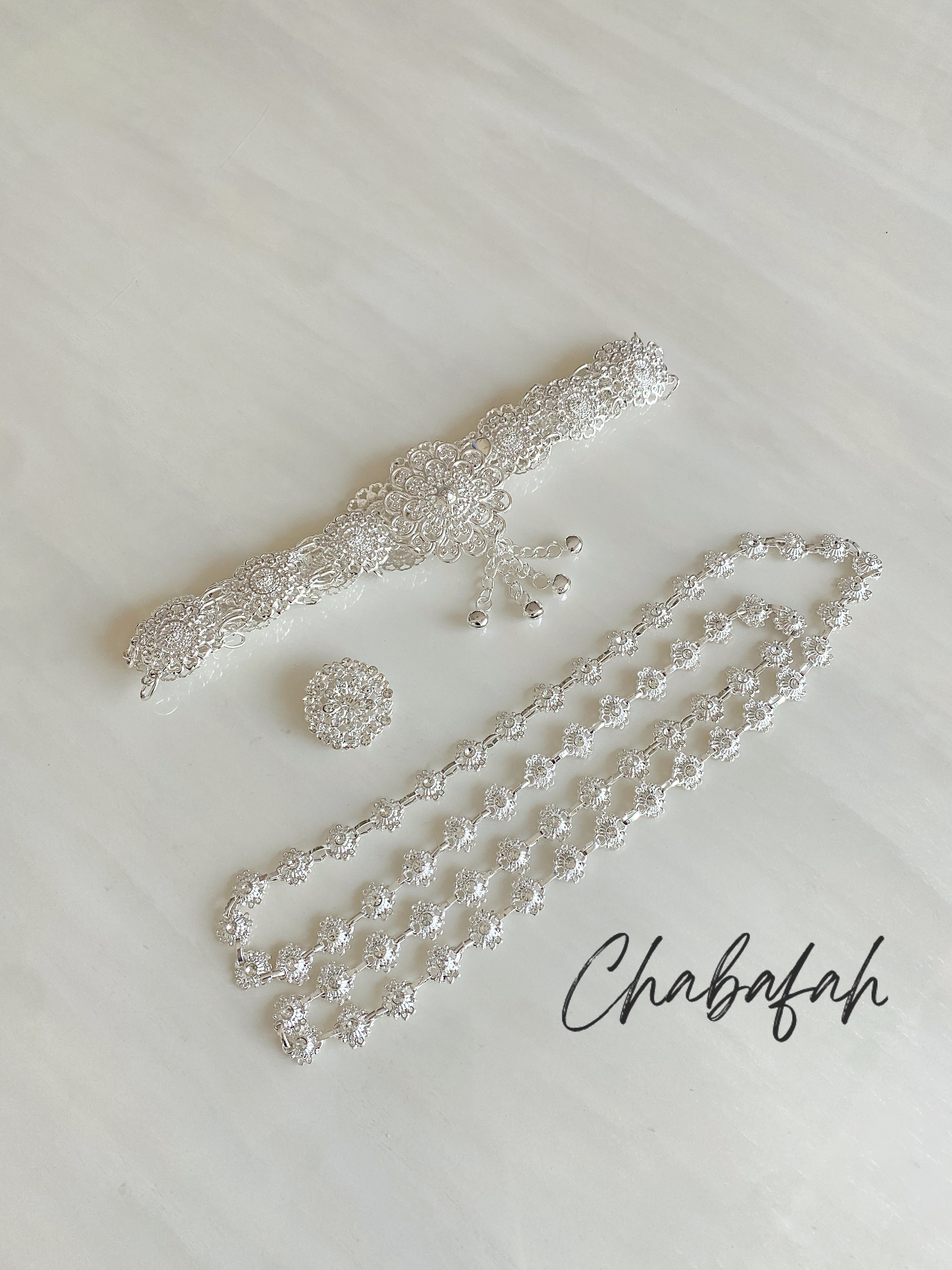 เดรสชุดไทยสไบเฉียง สีเขียวมิ้นท์ แบรนด์ Chabafah พร้อมเครื่องประดับ 3 ชิ้น