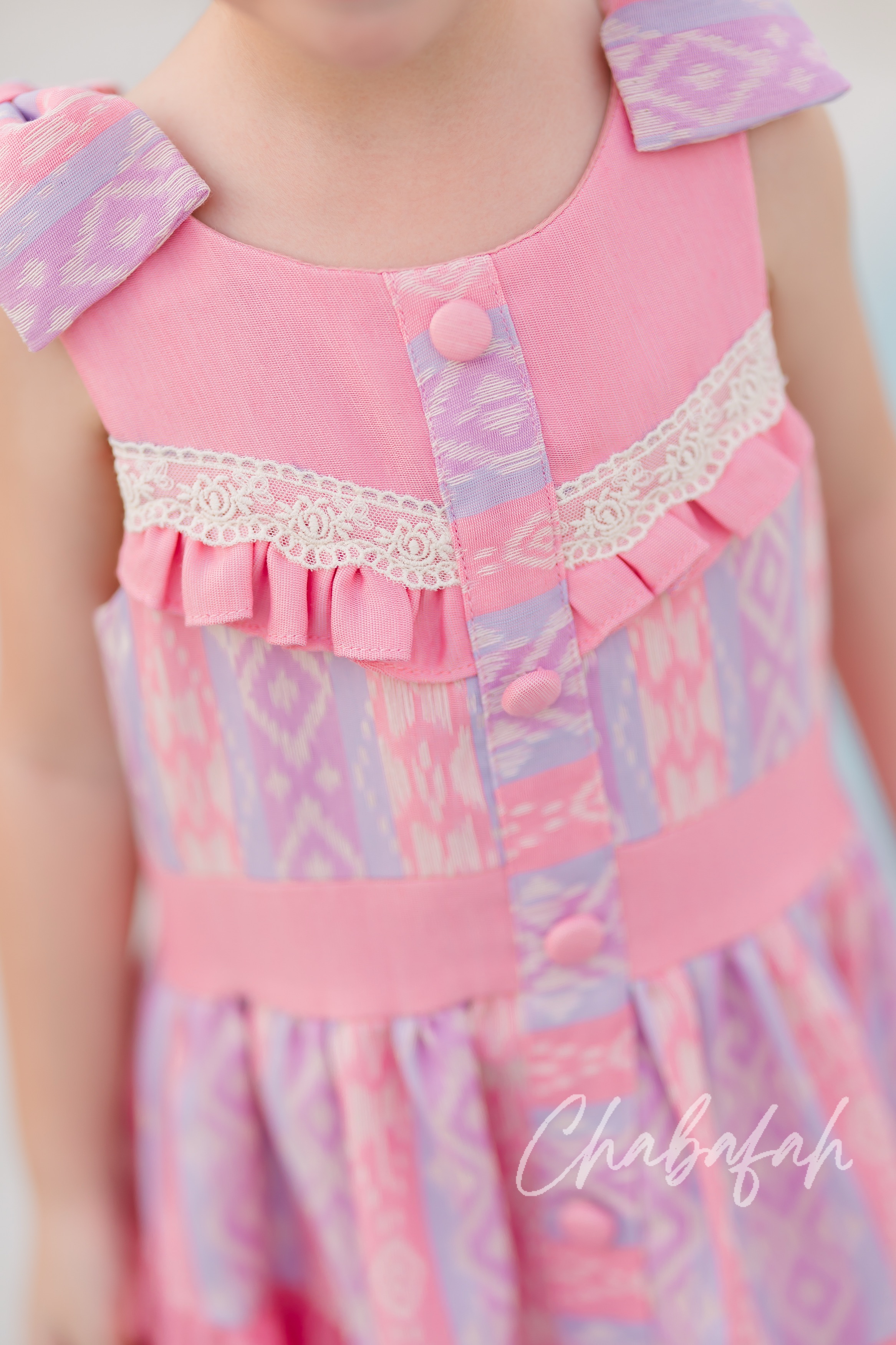 เดรสแขนกุดผ้าไทย แบรนด์ Chabafah สีชมพูหวาน