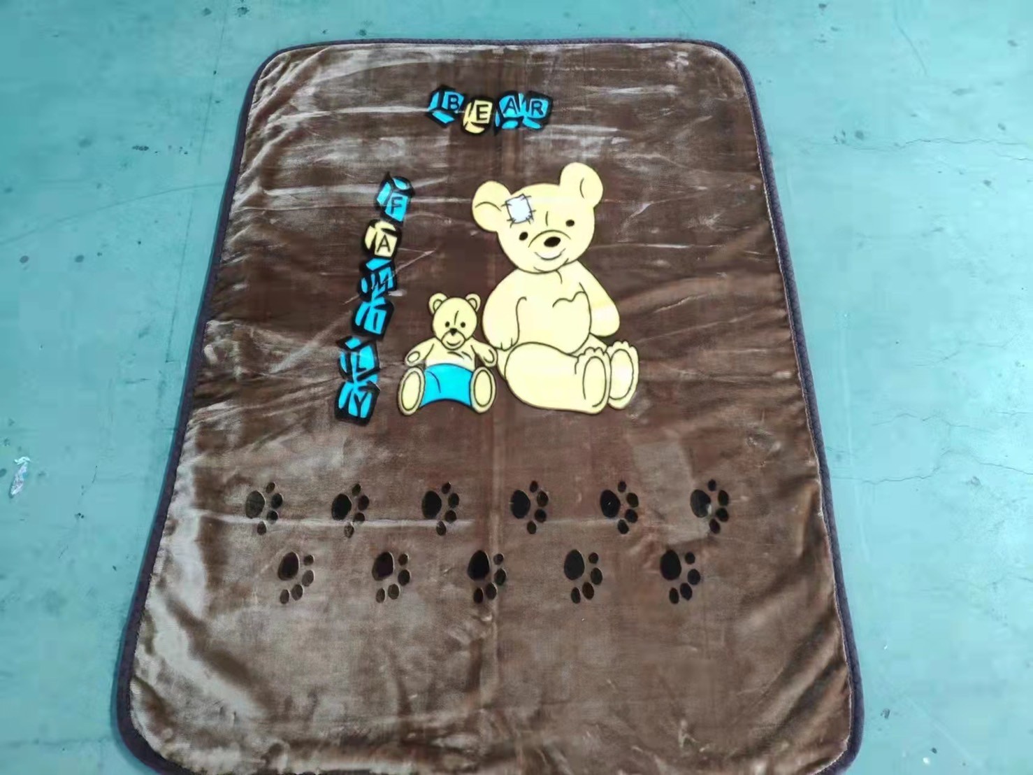 ผ้าห่มเด็กกำมะหยี่กุ้นขอบ เกรดA 100*130 cm 70ผืน คละลายคละสี