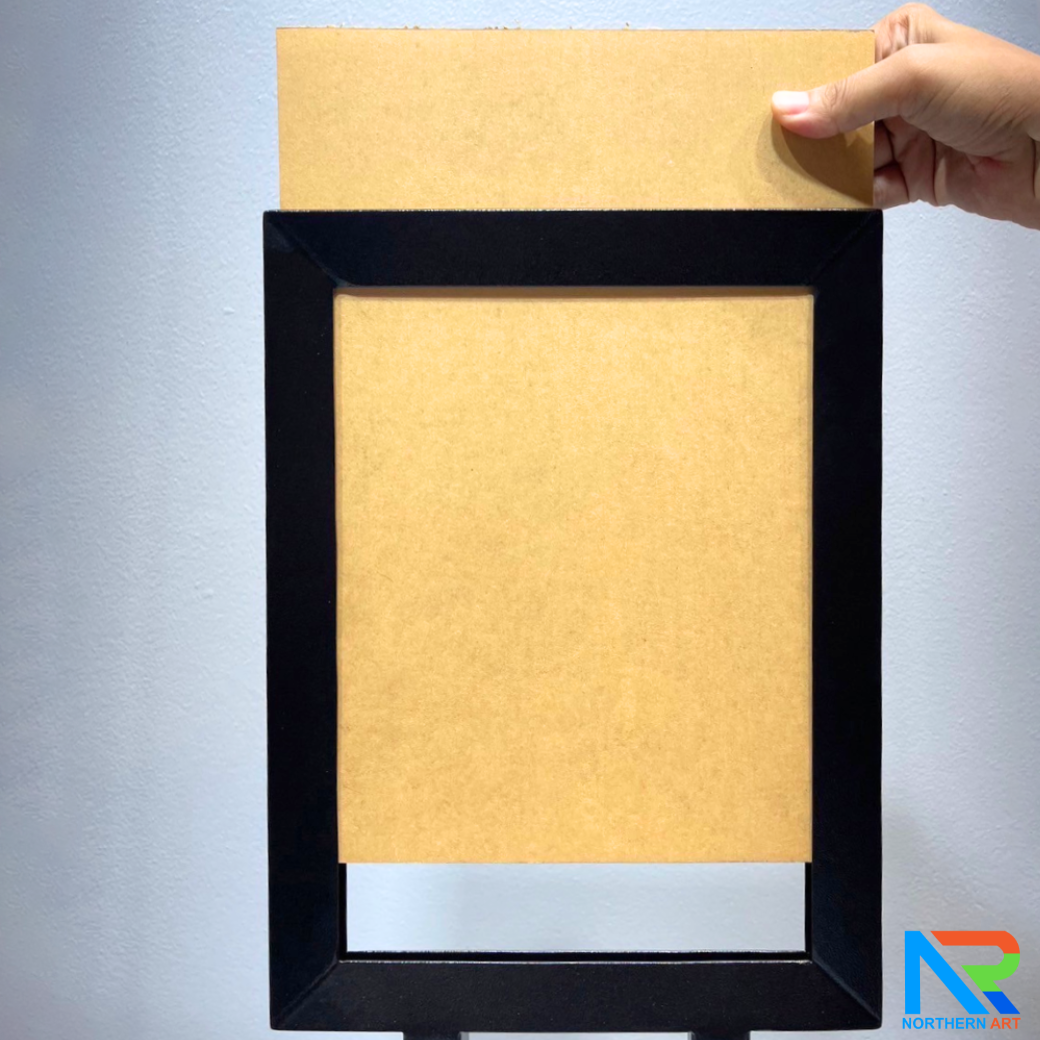 โปสเตอร์สแตนด์เหล็ก A4 สีดำ เสาคู่ ฐานเหลี่ยม ขนาด (W)26.5 x (L)35 x (H)128 cm. พร้อมแผ่นอะคริลิคใส 2 มม.2แผ่น สอดงานพิมพ์ด้านบน