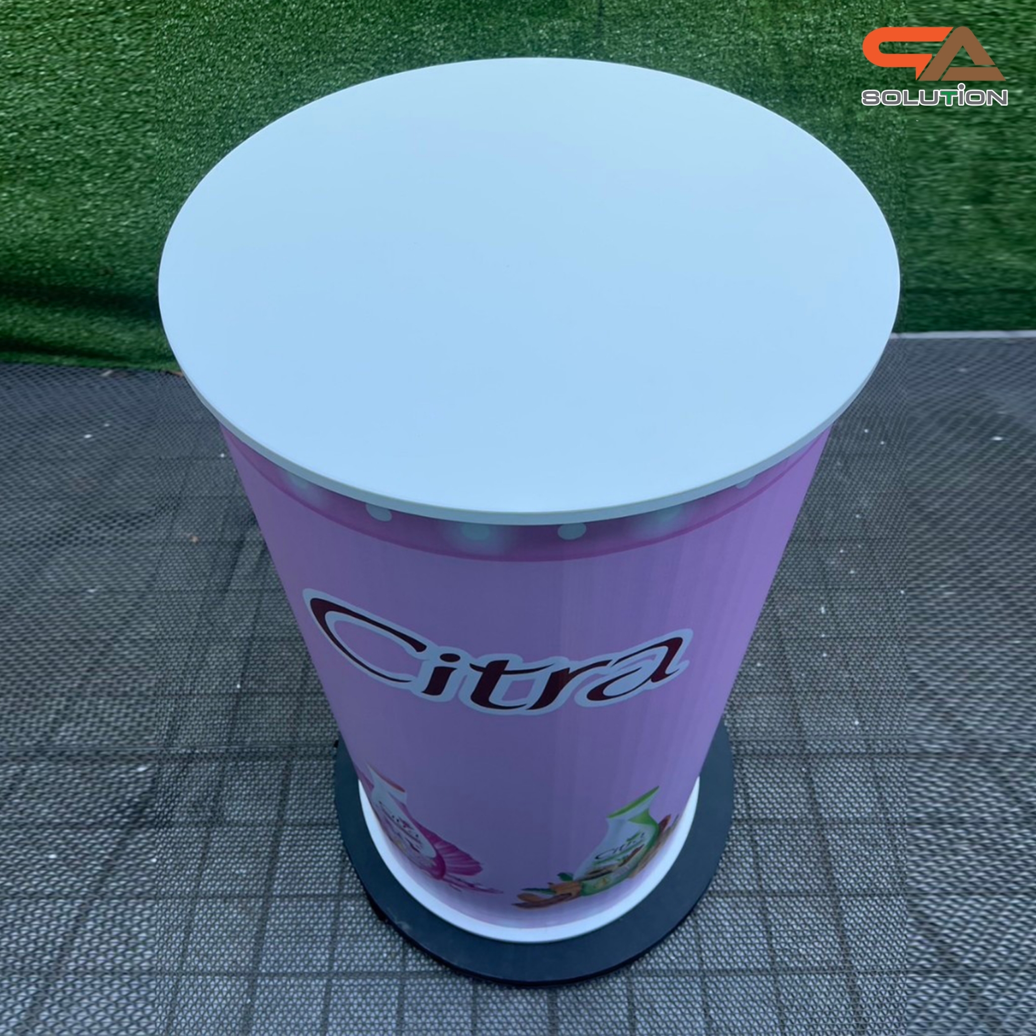 เคาน์เตอร์ออกบูธ ทรงกลม TOPไม้สีขาว (W)50 x (H)94.5 cm. ถอดประกอบได้ เคลื่อนย้ายสะดวก พร้อมกระเป๋าสีดำ 1 ใบ