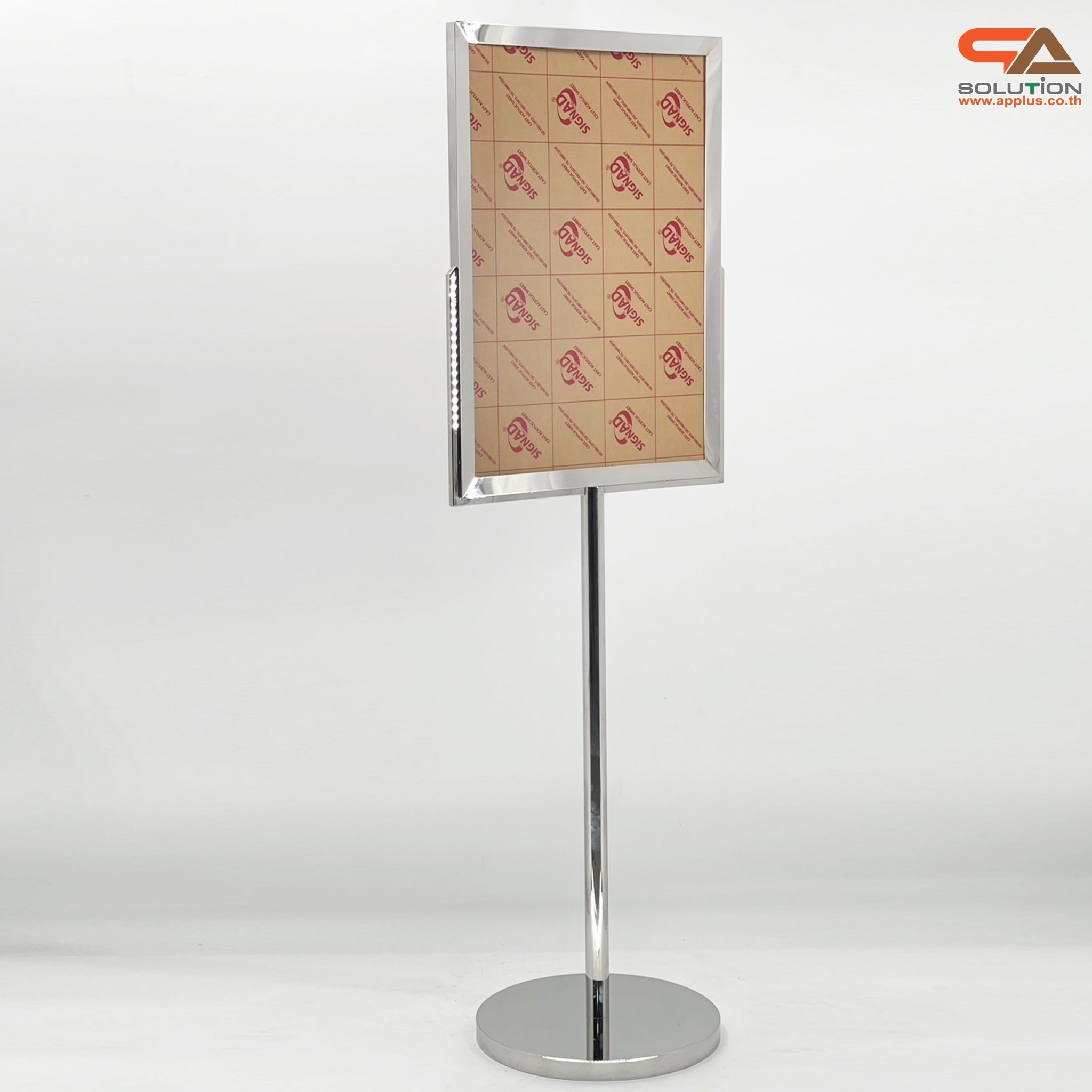 โปสเตอร์สแตนด์ สแตนเลส ฐานกลม เสาเดี่ยว ขนาด (W)50 x (L)70 x (H)160 cm.สแตนเลสเกรด304 พร้อมอะคริลิค หนา 2 มม. 2 แผ่น ประกบ สอดงานพิมพ์ด้านบน