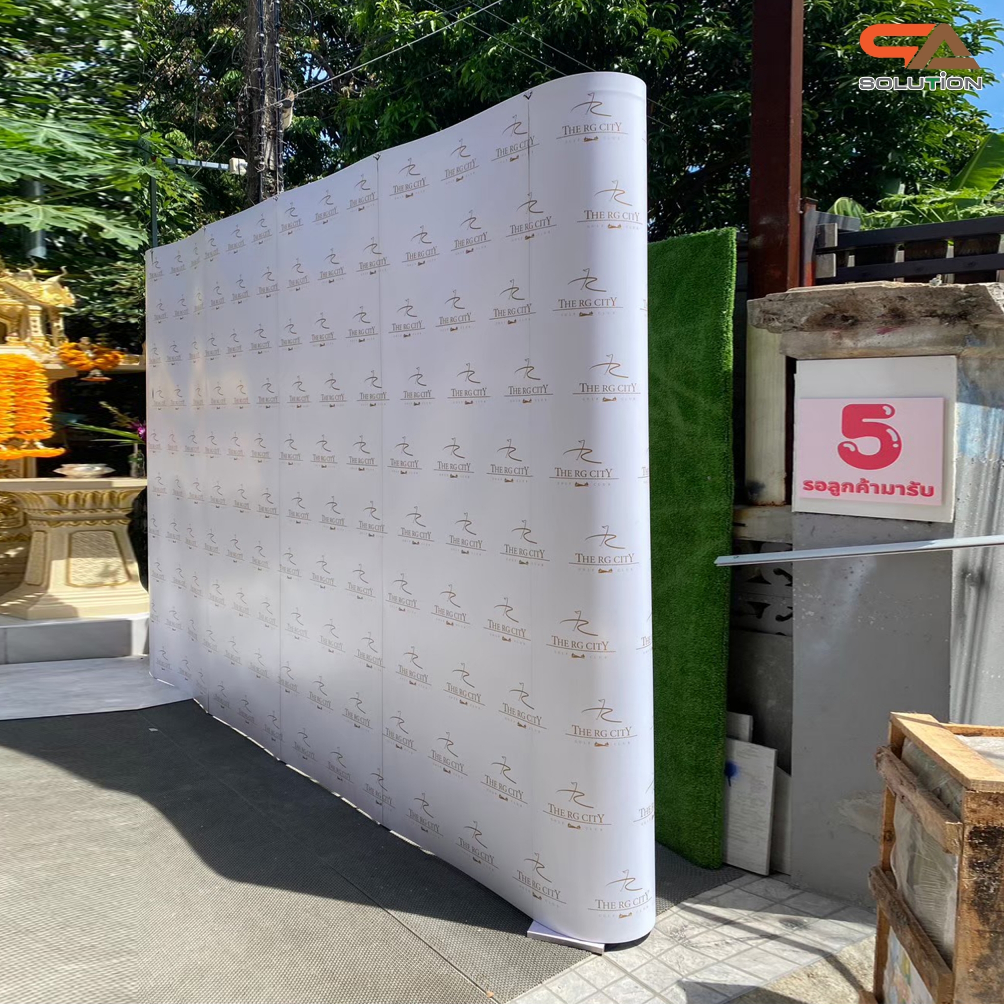 BACK DROP ฉากแบคดรอป รุ่นมน แบบตรง โครงอะลูมิเนียม ถอดประกอบได้ พร้อมงานพิมพ์ + โคมไฟ2ชุด พร้อมกระเป๋าล้อลาก 1 ใบ