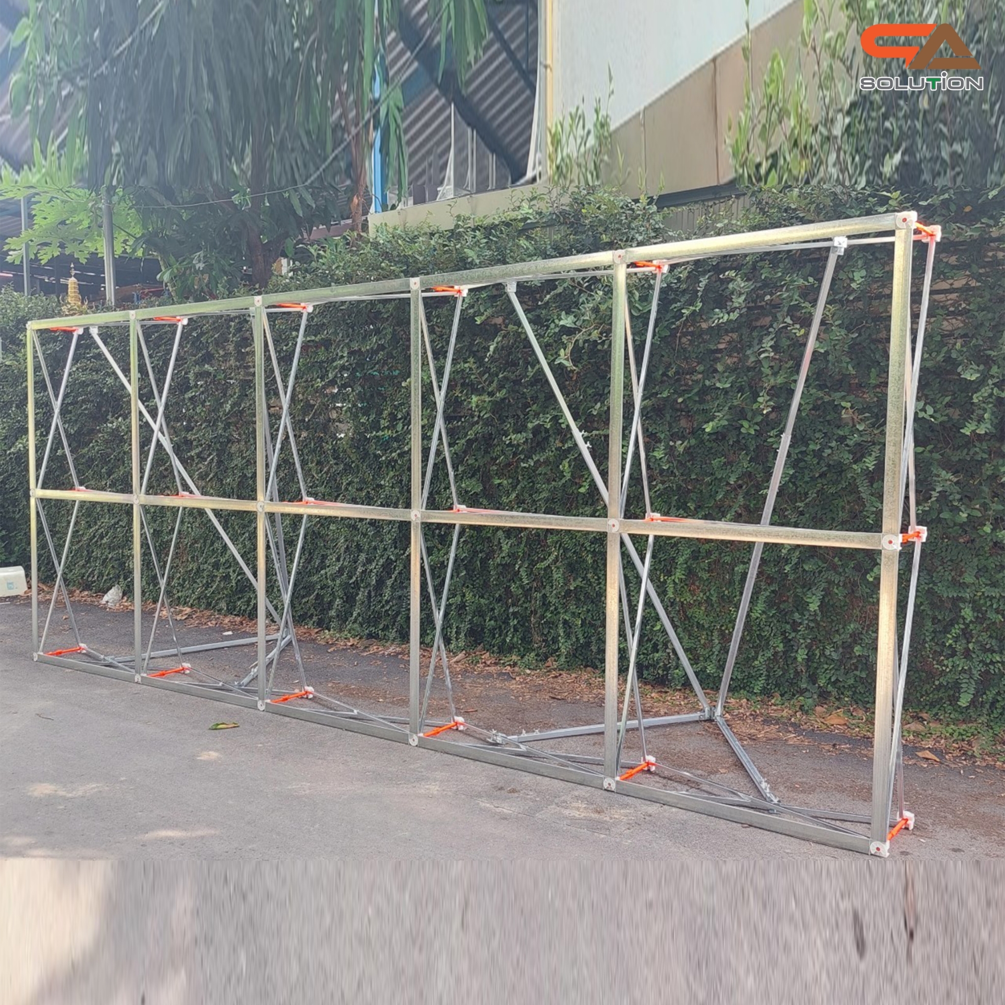 VINYL BACKDROP OUTDOOR แบคดรอปไวนิล รุ่น 2x5 ขนาด (W)500 x (H)200 cm. โครงอะลูมิเนียมพร้อมขาค้ำยัน ถอดประกอบได้ เหมาะกับงานภายนอกอาคาร
