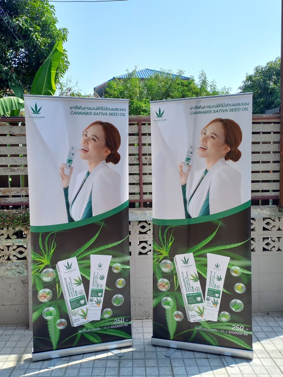 ROLL UP GRADE A โรลอัพ ขนาด 80x200 ซม. โครงสร้างอะลูมิเนียมอย่างดี แข็งแรง ทนทาน ม้วนเก็บได้ พกพาสะดวก