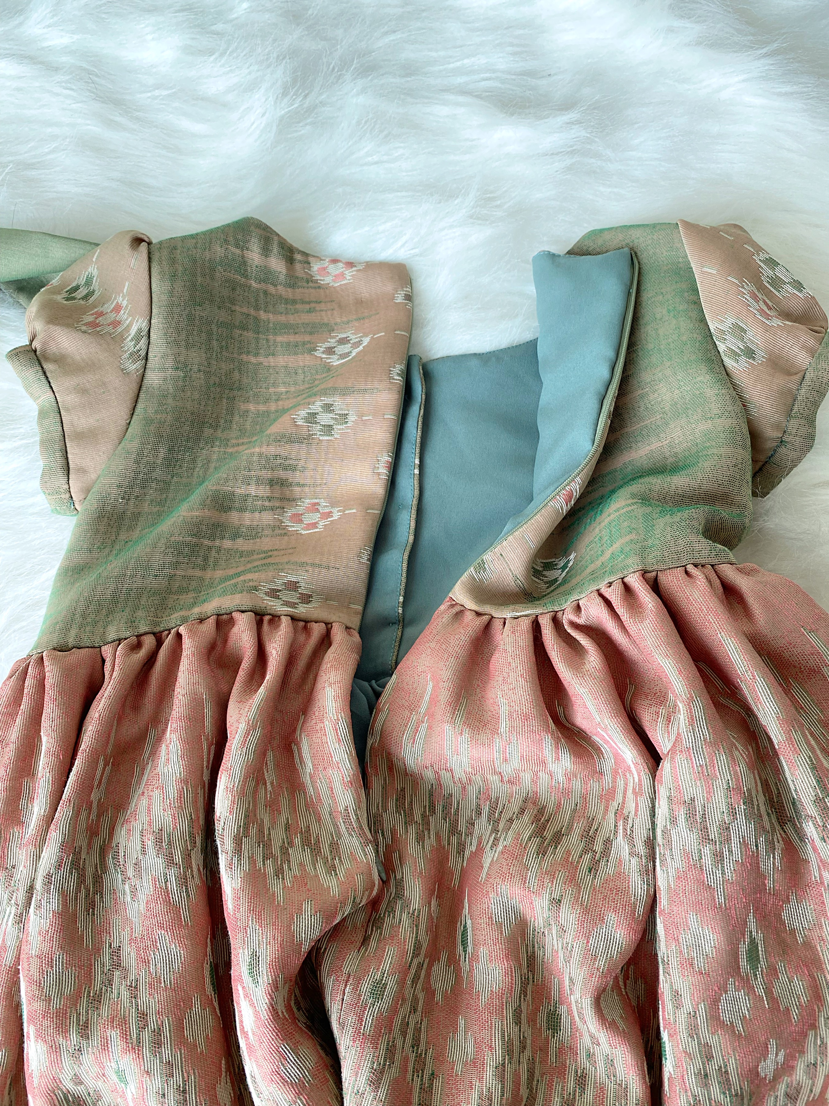 เดรสแขนตุ๊กตาผ้าไทย แบรนด์ Chabafah สีเขียวตุ่น