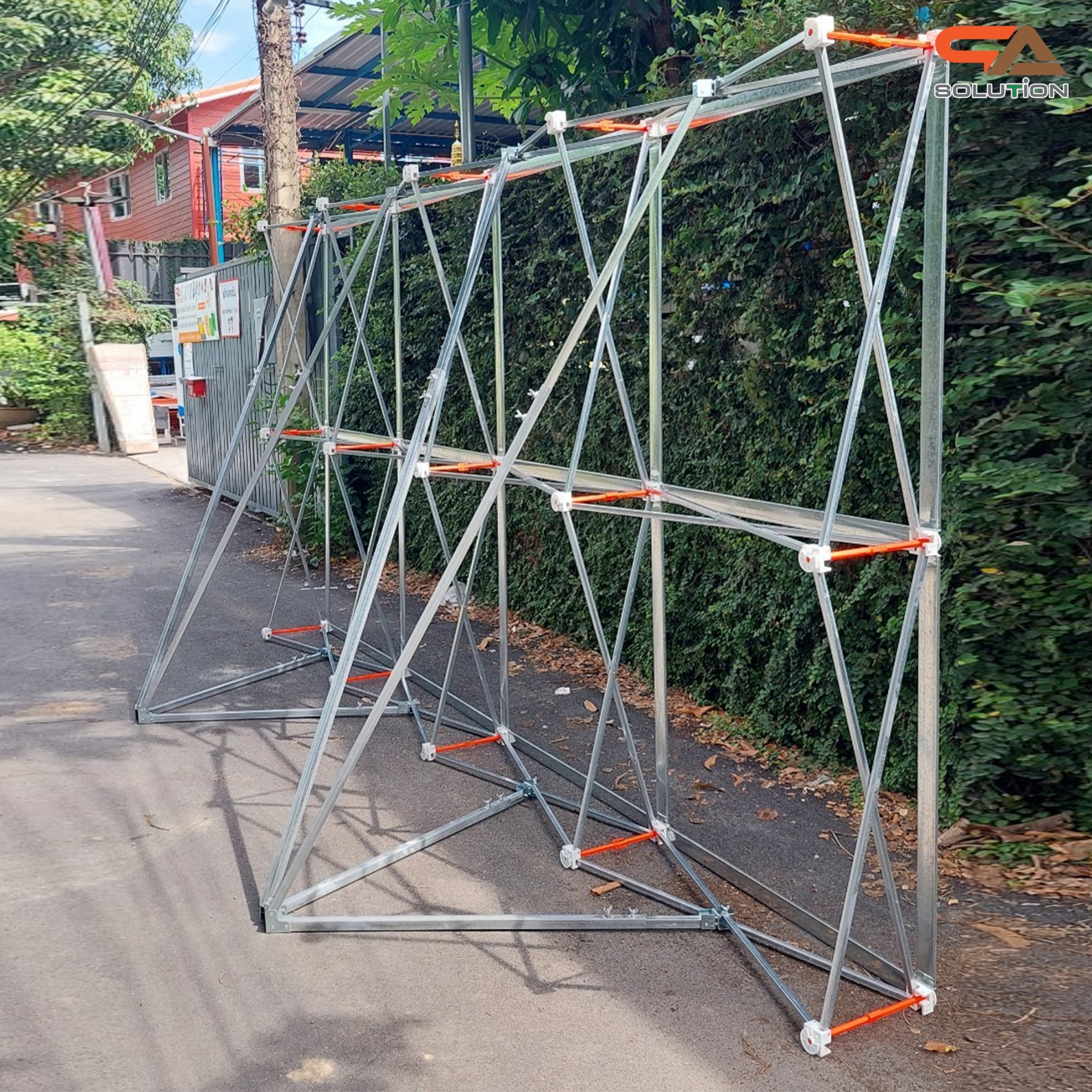 VINYL BACKDROP OUTDOOR แบคดรอปไวนิล รุ่น 2x4 ขนาด (W)400 x (H)200 cm. โครงอะลูมิเนียมพร้อมขาค้ำยัน ถอดประกอบได้ เหมาะกับงานภายนอกอาคาร