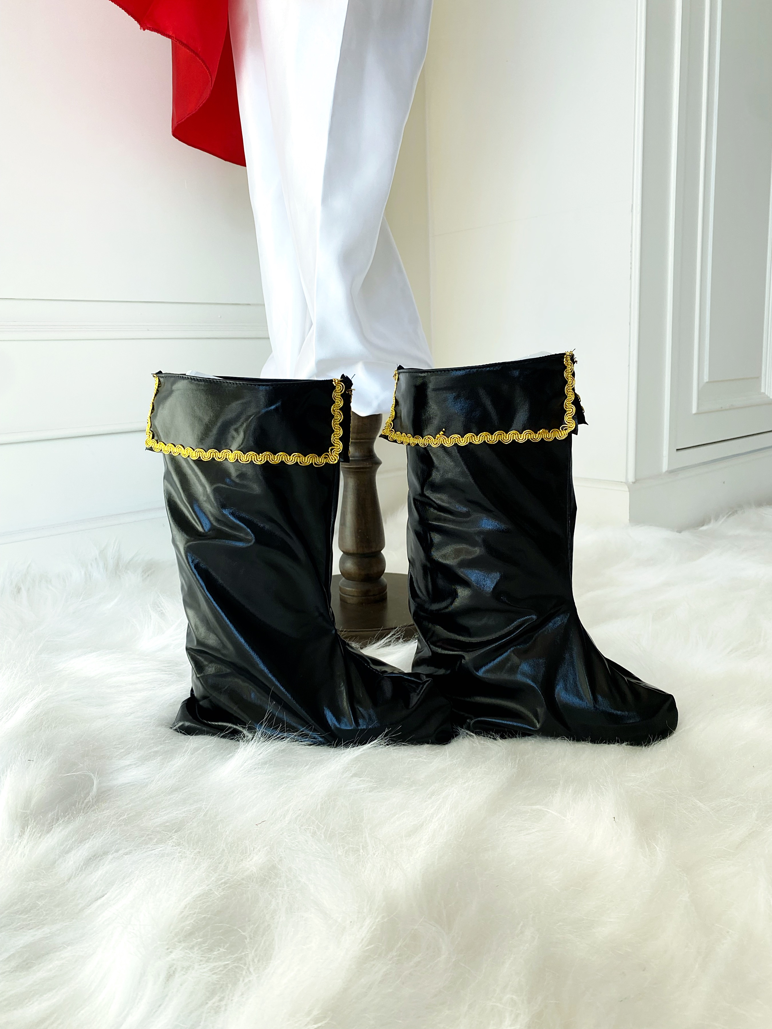 ชุดเจ้าชายรูปงามกั้กสีน้ำเงินและผ้าพันคอสีแดง ครบเซต ผ้าคลุม/มงกุฏ/คฑา/รองเท้าบูตเทียม