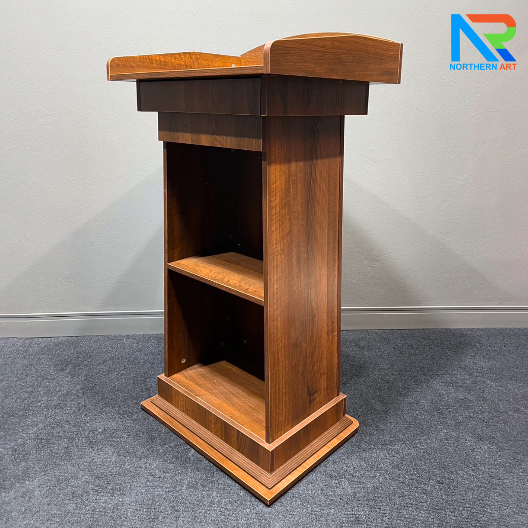 โพเดียมไม้ ลายไม้สีสัก ขนาด (W)60 x (D)50 x (H)110 cm. พร้อมชั้นวางของ