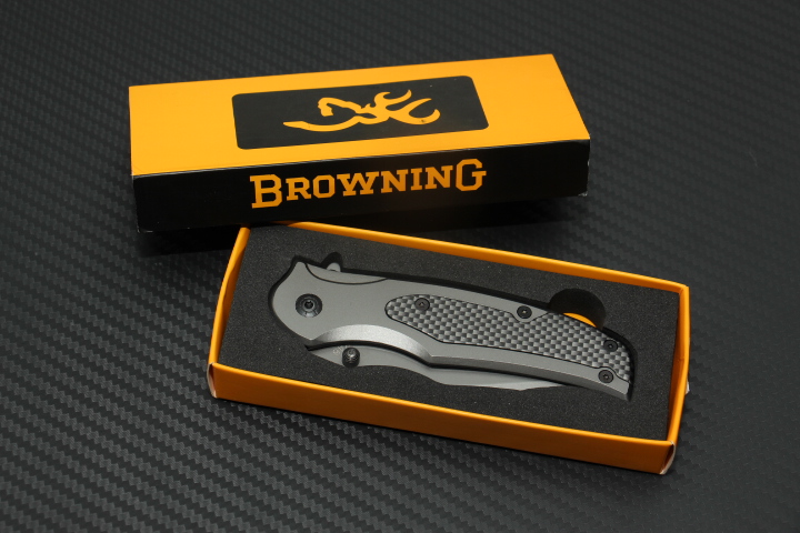 มีดพับ BROWNING รุ่น X46 Stainless Steel ด้ามลายคาร์บอนไฟเบอร์