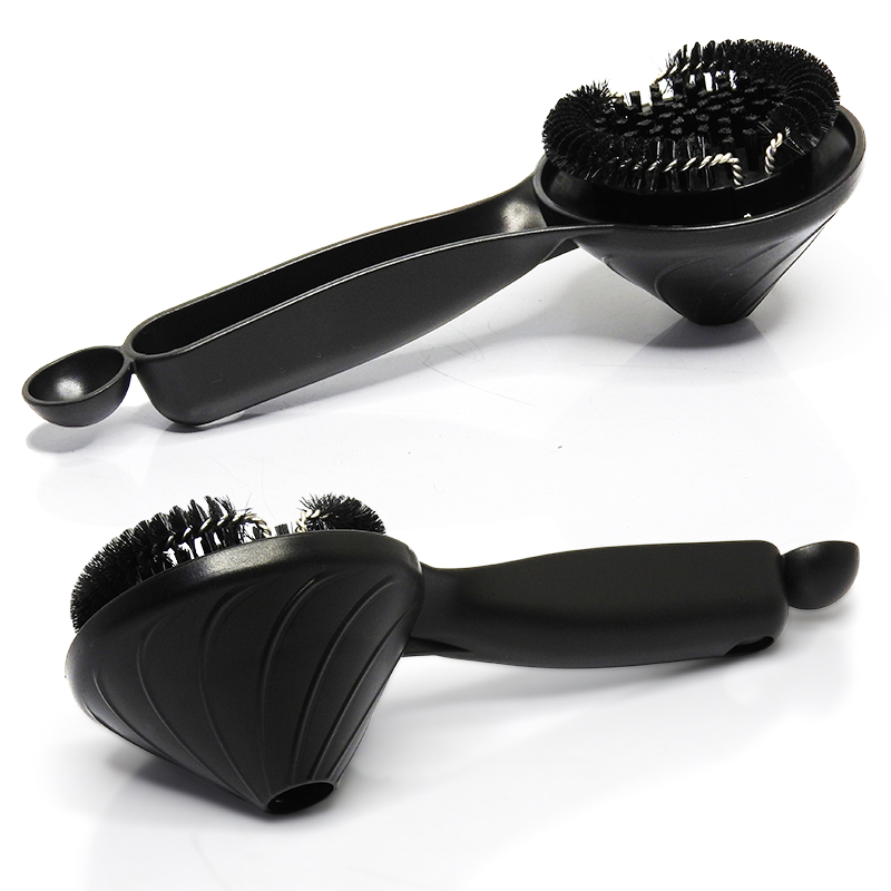 Brush for cleaning the brewing head, brush for cleaning the brewing machine