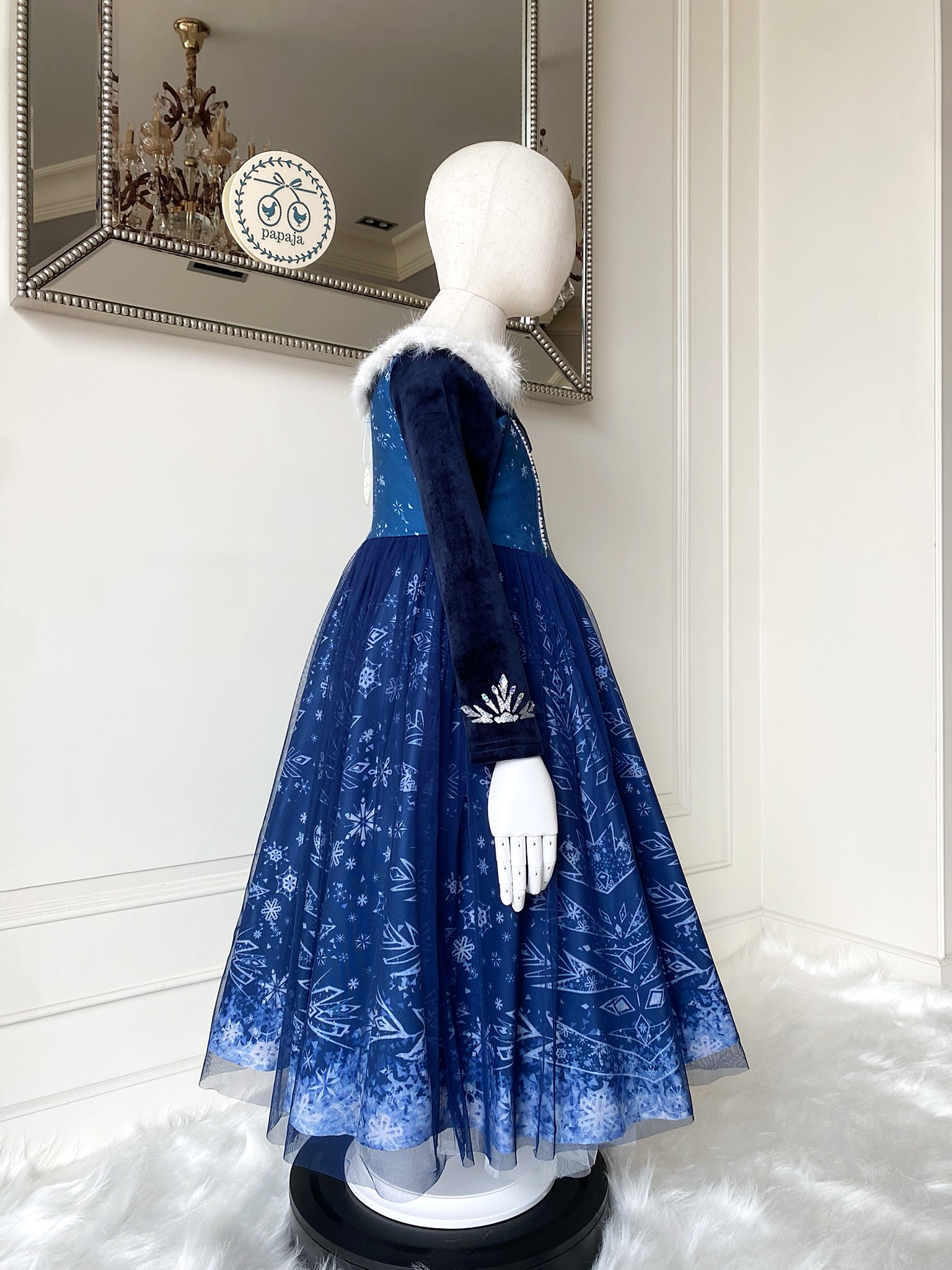 ชุดเจ้าหญิงเอลซ่าสีน้ำเงินเข้ม บุขนฟรีซกันหนาวอย่างดี มีปกขนสีขาวถอดออกได้