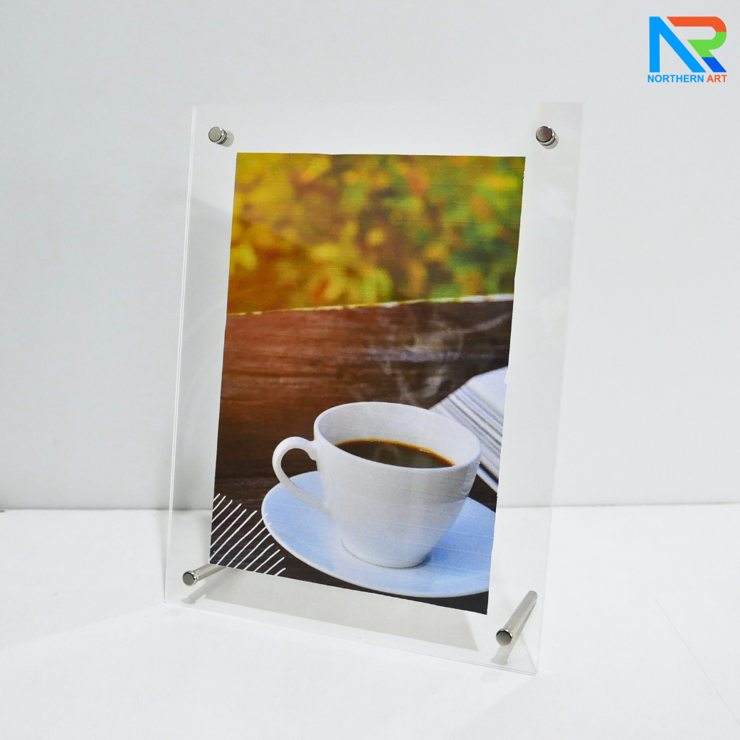 ป้ายตั้งโต๊ะ อะคริลิค ขนาด A5 วัสดุอะคริลิคใสหนา 2 มม. 2 แผ่นประกบกัน พร้อมหมุดยึด โชว์งานพิมพ์ได้ 2 หน้า