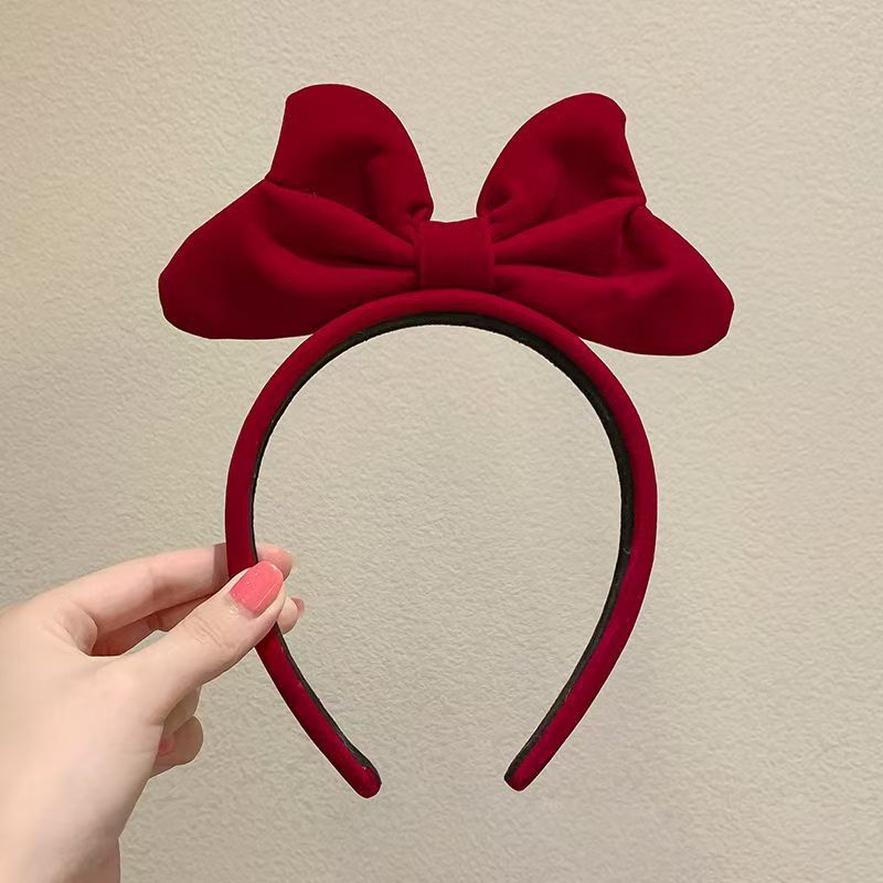 ที่คาดผมโบว์ผ้ากำมะหยี่สีไวน์แดง ใส่คู่ชุดสโนว์ไวท์หรือชุดมินนี่เม้าส์