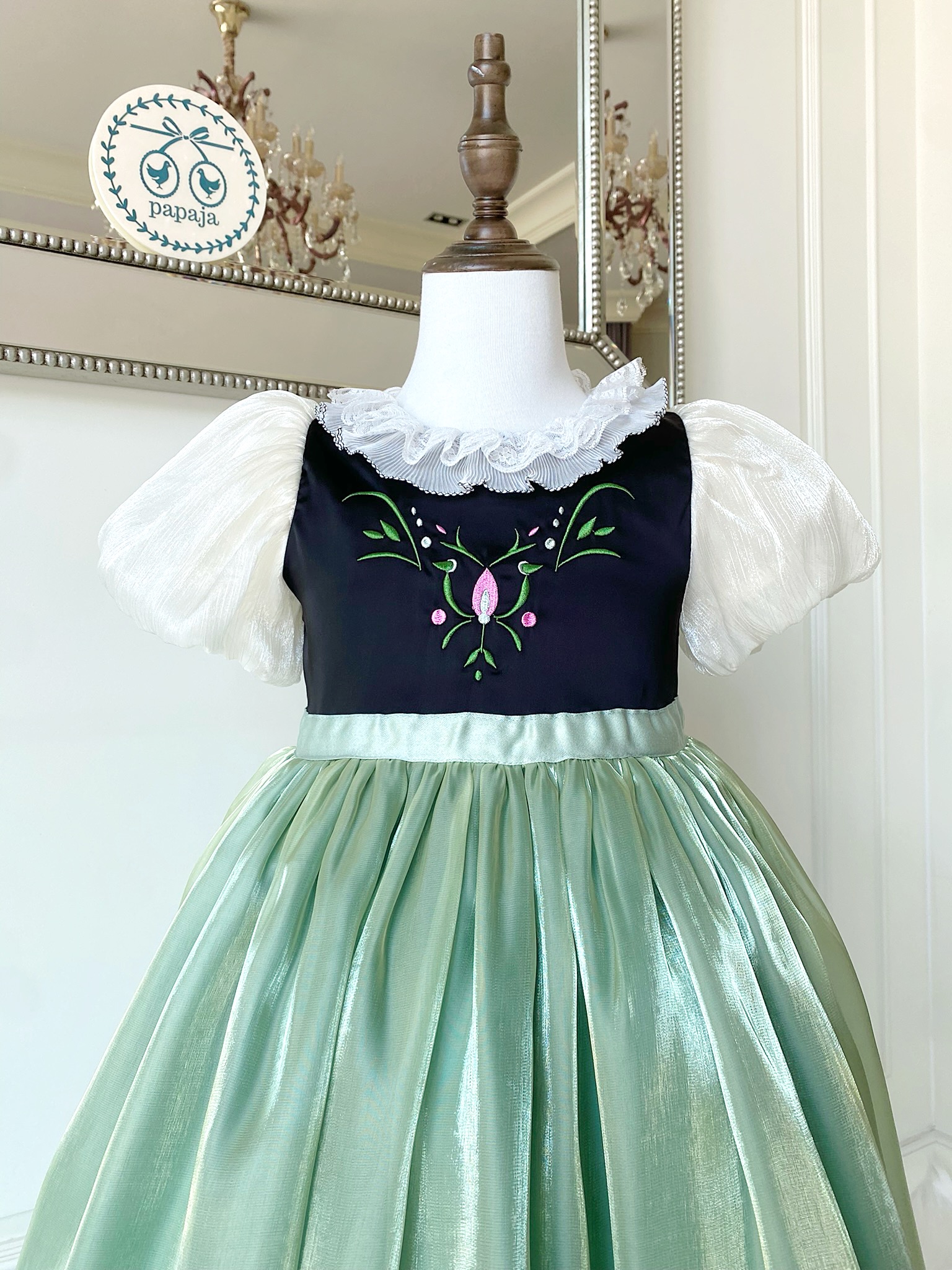 ชุดเจ้าหญิงอันนากระโปรงเขียวอ่อน รุ่นคลาสสิค งานสวยหรู