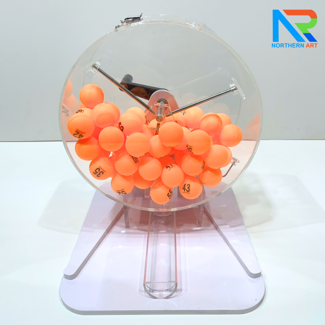 เกมส์จับฉลากมือหมุน ตั้งโต๊ะ ขนาด (W)31.5 X (L)35 X (H)38 cm. หมุนได้ 360 องศา พร้อมลูกบอลตัวเลข 1-60 จำนวน 60 ลูก