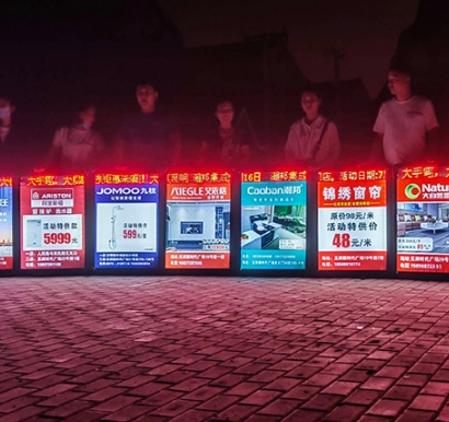 เช่าเป้เดินทรูป LED สะพายหลัง พร้อม ไฟวิ่งLED สีแดง ขนาด 93x63 cm.พร้อมแบตเตอรี่ ชาร์จไฟ ใช้ได้นาน 6-8 ชม.