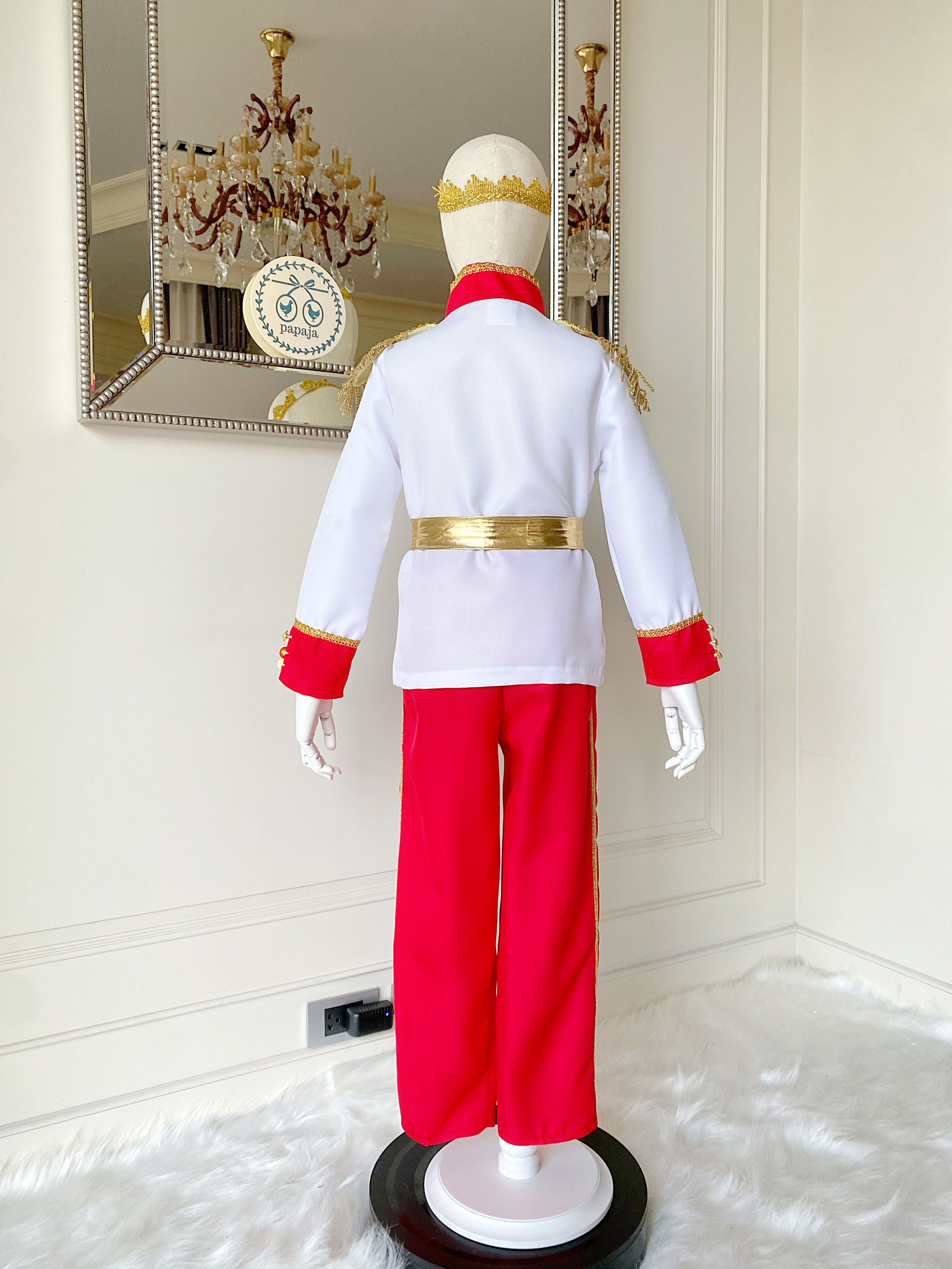 (เซต 3 ชิ้น) ชุดเจ้าชายรูปงามเสื้อขาวกุ๊นลูกไม้สีทอง สไตล์เจ้าชายอังกฤษ กางเกงสีแดง (ชุด+เข็มขัด+มงกุฏลูกไม้)