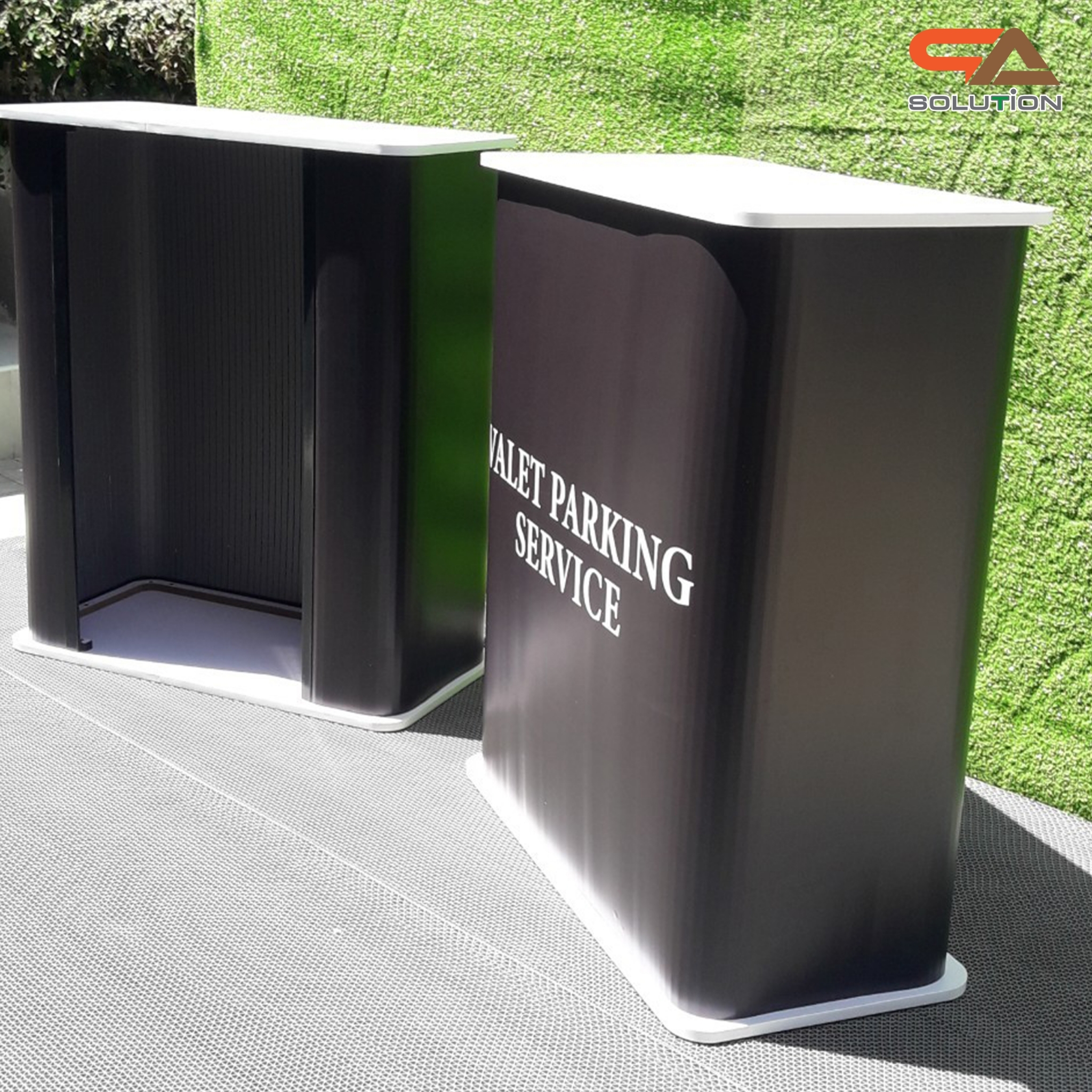 เคาน์เตอร์ออกบูธ ทรงเหลี่ยม ขนาด(W)80 X (D)40X (H)93.7 cm. ถอดประกอบได้ เคลื่อนย้ายสะดวก พร้อมกระเป๋า 1 ใบ