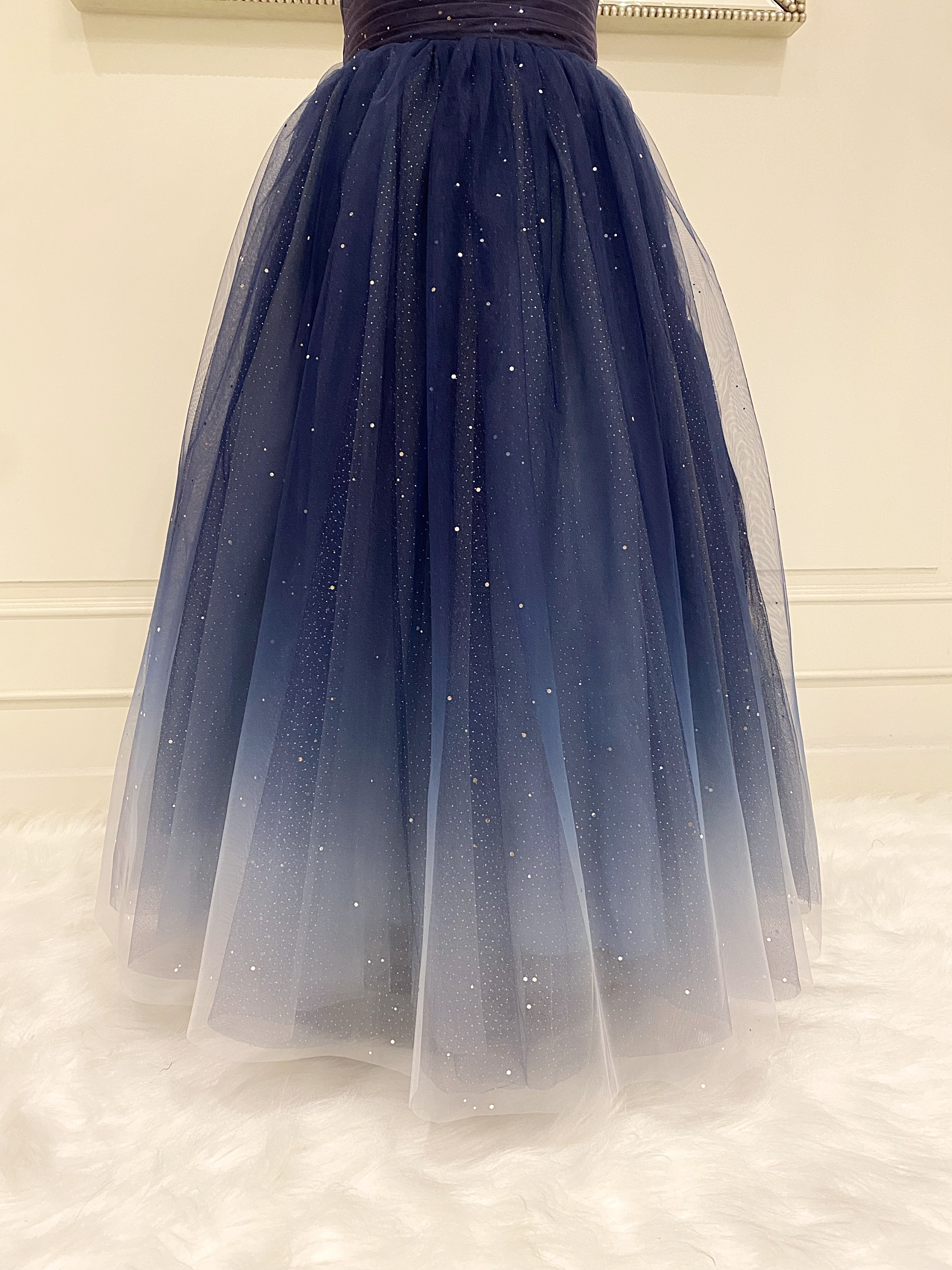 เดรสออกงานราตรียาวไหล่เดียวสีน้ำเงินกรมท่า (งานไฮพรีเมี่ยม) ดีเทลจับเดรปสวยๆ กระโปรงฟูบาน