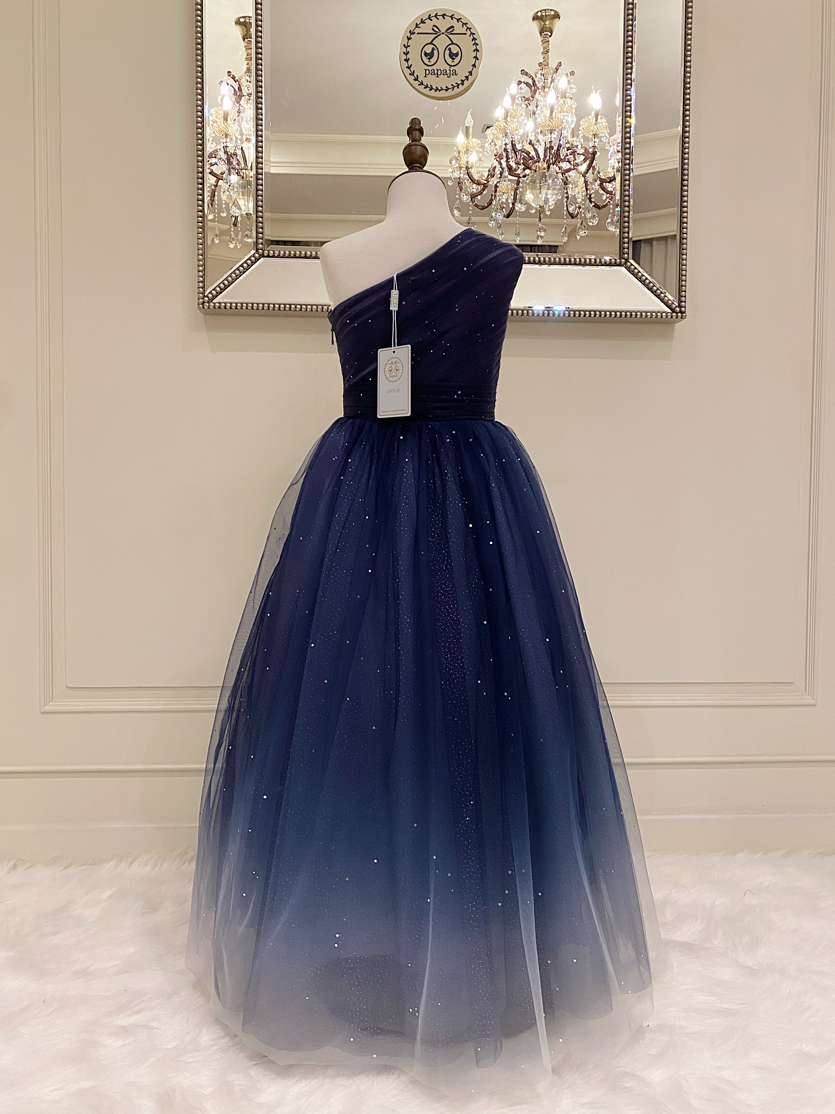 เดรสออกงานราตรียาวไหล่เดียวสีน้ำเงินกรมท่า (งานไฮพรีเมี่ยม) ดีเทลจับเดรปสวยๆ กระโปรงฟูบาน