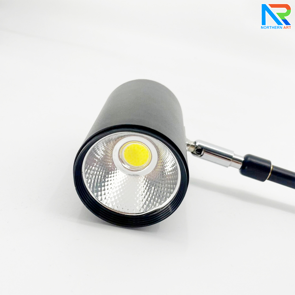 โคมไฟทรงกระบอกสีดำ รุ่นขาหนีบแบบหมุน 12 w COOLWHITE 4000 K (แสงขาวนวล) ปรับความยาวขาได้ ใช้กับโครงบอร์ดนิทรรศการ