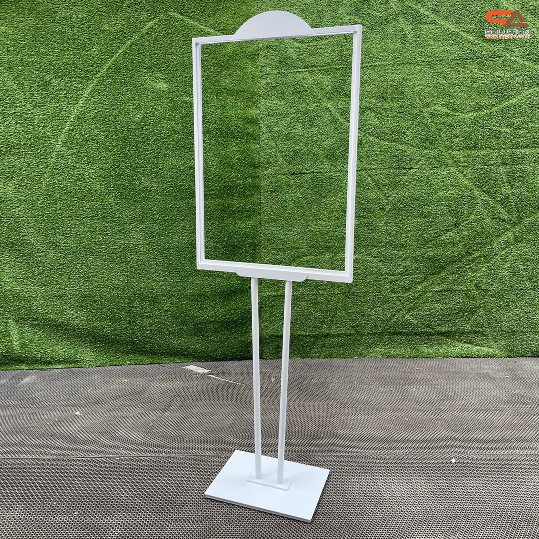 โปสเตอร์สแตนด์เหล็ก เสาคู่ สีขาว ขนาด (W)50 x (L)70 x H146 cm. ฐานเหลี่ยม โชว์งานพิมพ์2ด้าน ด้านบนครึ่งวงกลม สำหรับใส่โลโก้ ถอดประกอบได้