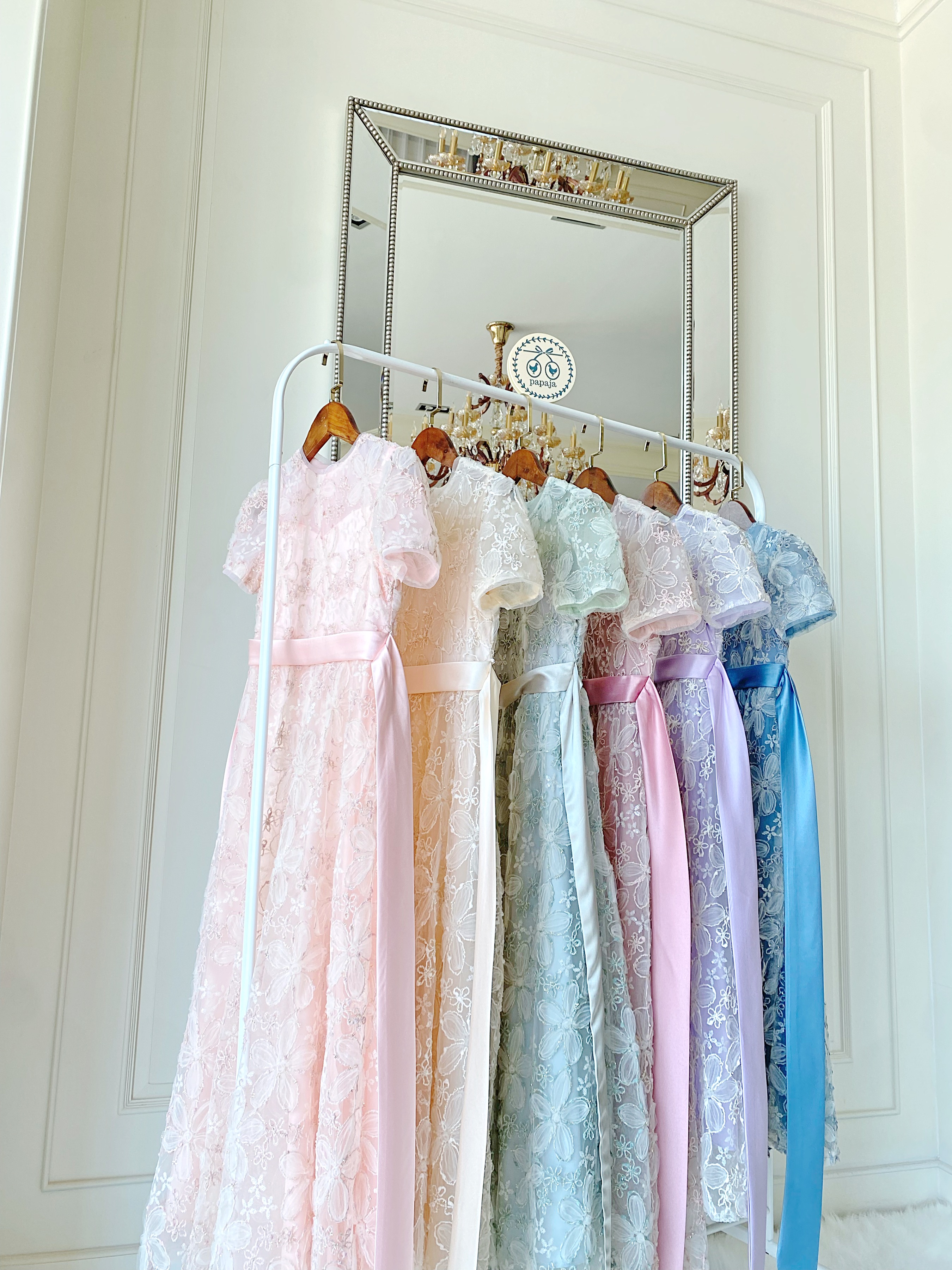 เดรสออกงานราตรียาวแขนตุ๊กตา (งานไฮพรีเมี่ยม) ผ้าลูกไม้ฉลุโทนสีม่วง ลุคผู้ดี สวยคลาสสิค