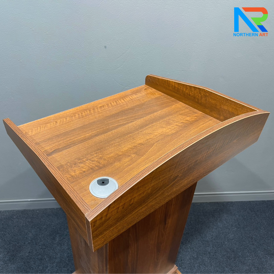 โพเดียมไม้ ลายไม้สีสัก ขนาด (W)60 x (D)50 x (H)110 cm. พร้อมชั้นวางของ