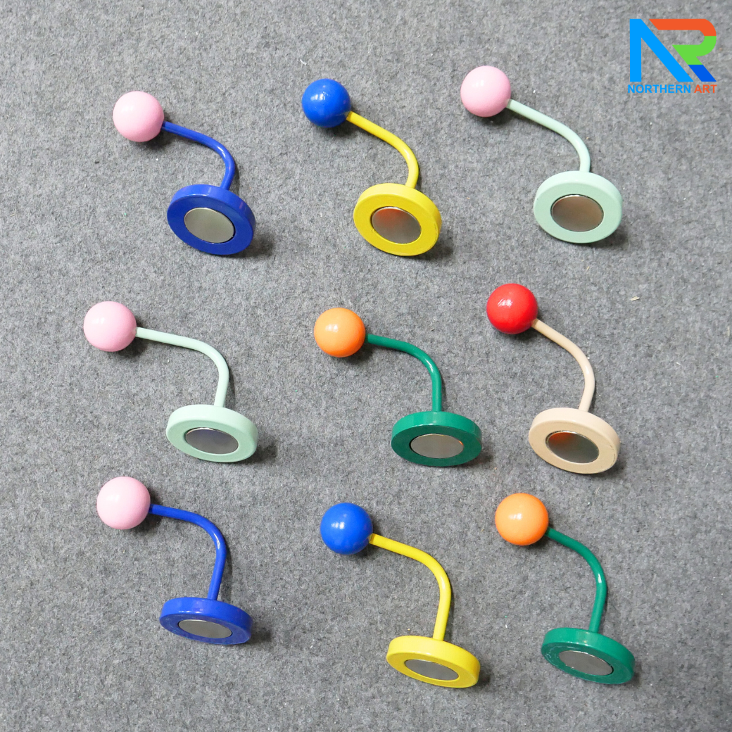 เกมส์โยนห่วงแม่เหล็กตั้งพื้น ขนาด (W)71 x (D)51 x (H)183 cm. ขอคล้องห่วงแม่เหล็ก 9 อันและห่วงโยนคละสี 12 อัน