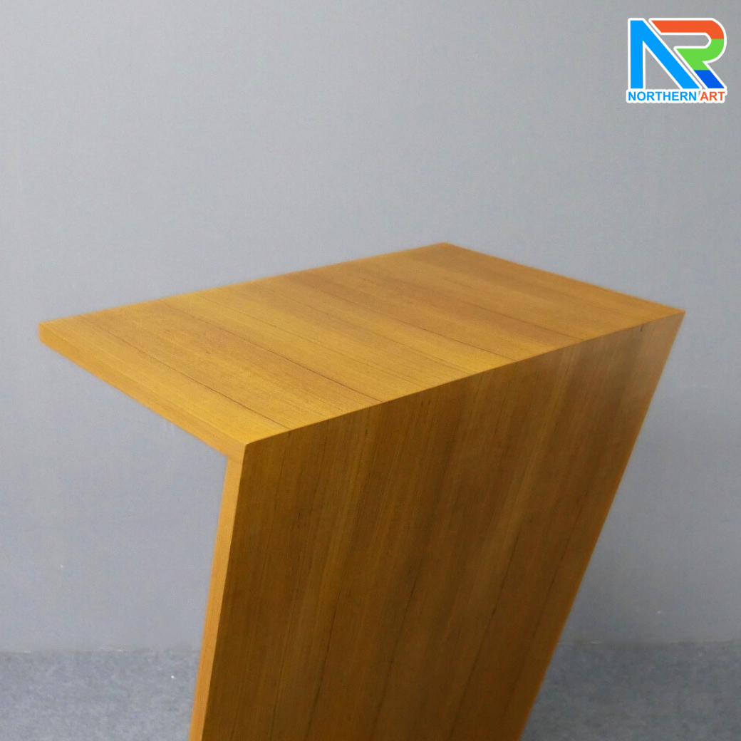 โพเดียมไม้ สีสัก ทรง Z ขนาด (W)60 x (L)40 x (H)110 ซม. แข็งแรง ทรงสวย เหมาะสำหรับการนำเสนอทุกโอกาส