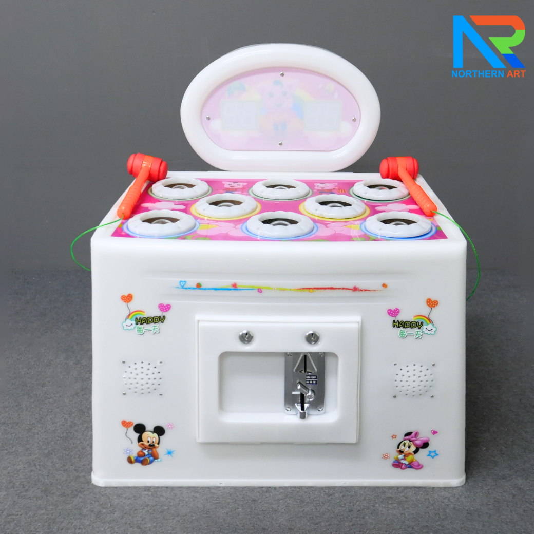 เกมส์ตีตุ่น ขนาด (W)60 x (D)40 x (H)70 cm. พร้อมไฟ LED นับคะแนน กุญแจสำหรับไขตู้เกมส์ 4 ดอก พร้อมเหรียญโลหะ 10 เหรียญ