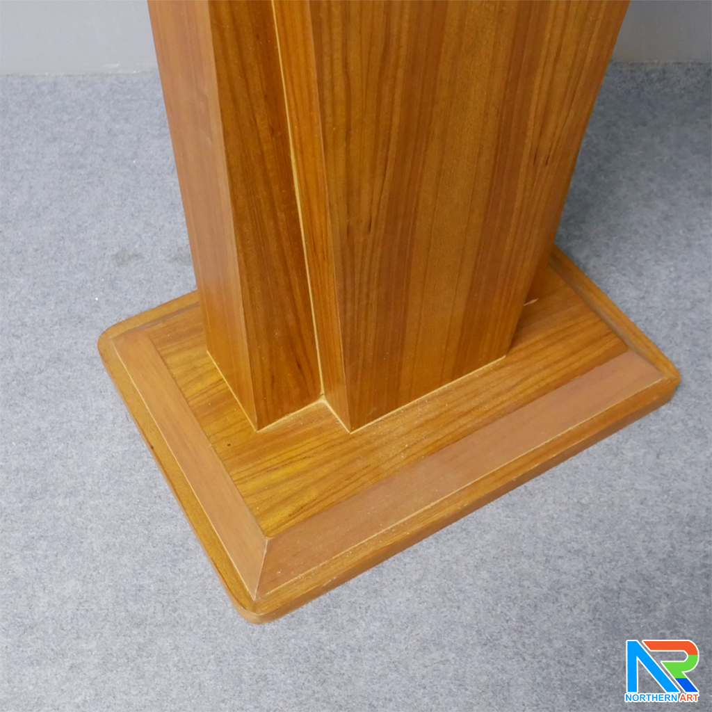 โพเดียมไม้ สีสัก ทรงโมเดิร์น TOP เอียง ขนาด (W)58 x (L)46 cm. สูง 114 cm. พร้อมตู้ใส่ของ มีกุญแจล็อค