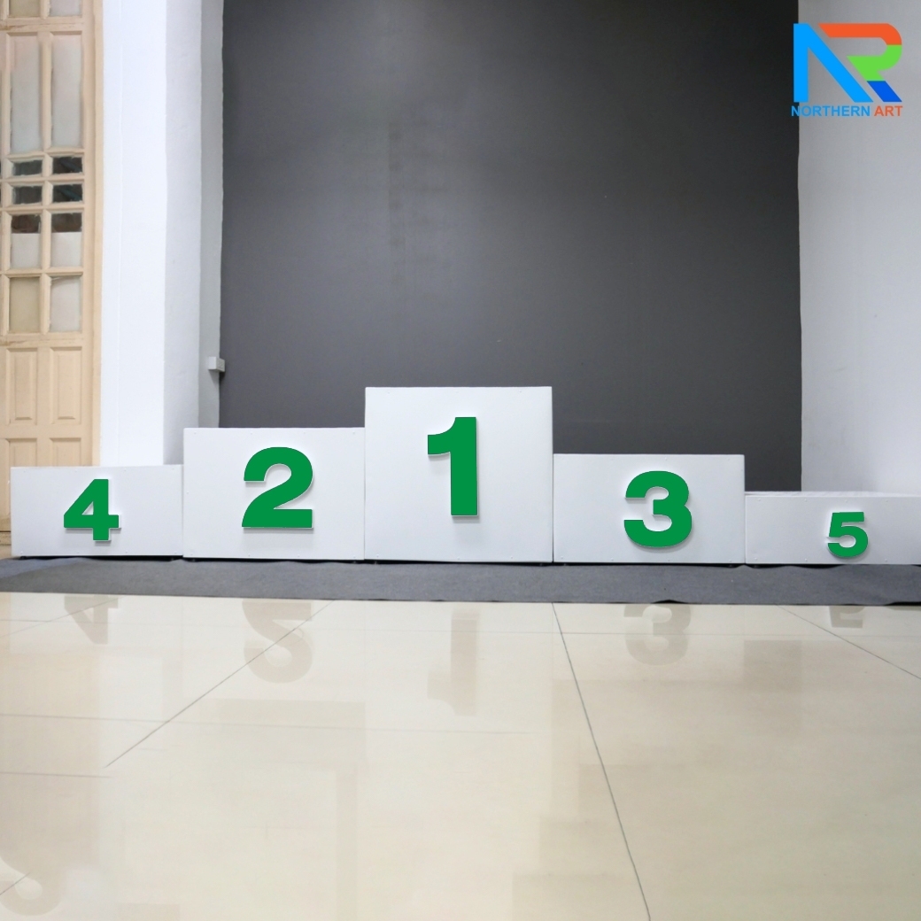 แท่นยืนรับรางวัล 1-2-3-4-5 ขนาด (W)350 x (D)50 x (H)65 cm. โครงเหล็ก ทำสีขาว พร้อมตัวเลข 1-2-3-4-5 (สั่งทำสีตามความต้องการได้)