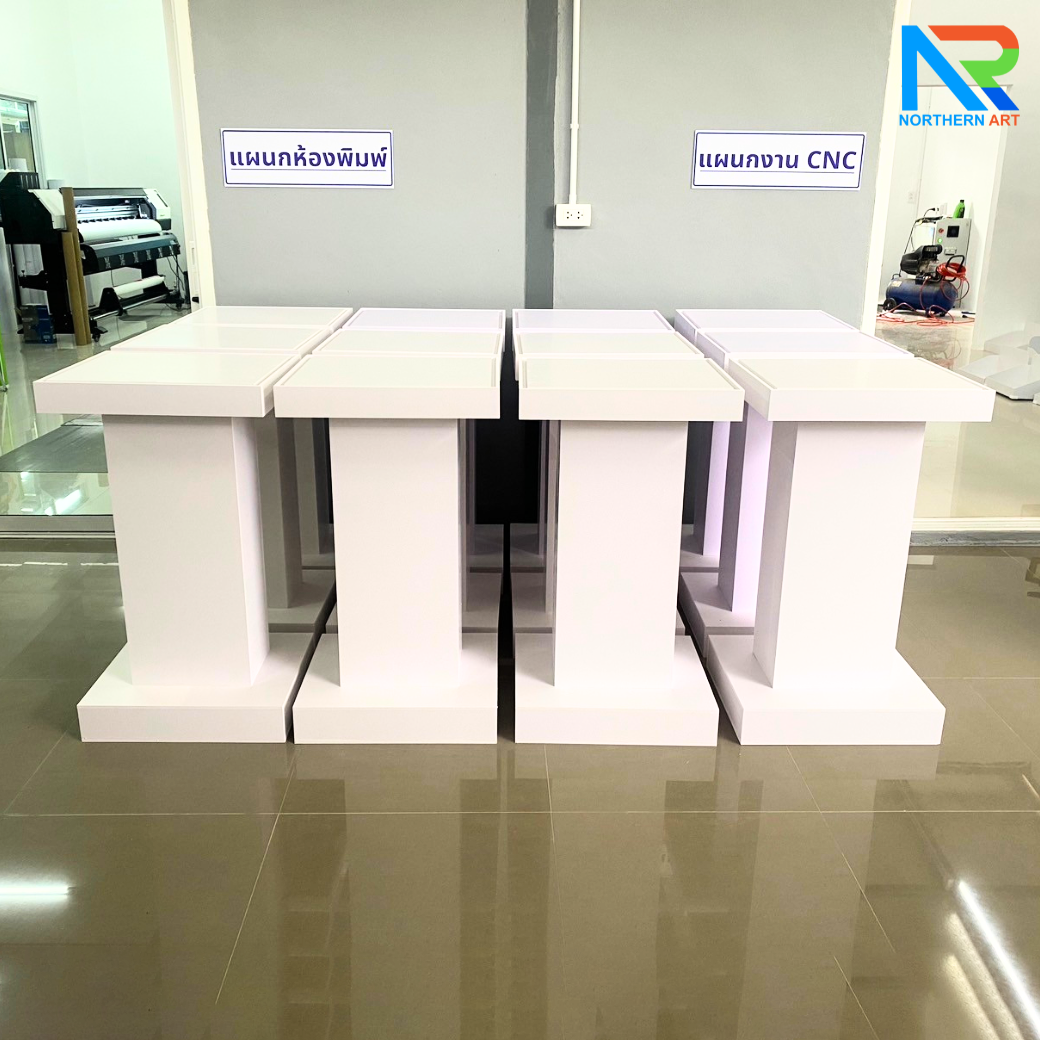 แท่นโชว์สินค้า ดีสเพลย์โชว์สินค้า สีขาว ขนาด (W)50 x (L)40 x (H)119 cm. ด้านบนครอบด้วยอะคริลิคใส4ด้าน
