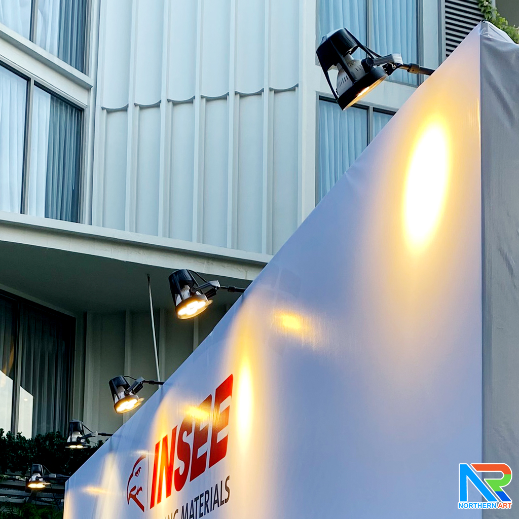 เช่าแบคดรอบไวนิล ขนาด (W)310-600 x (H)200-300 cm. โครงเหล็กพร้อมขาค้ำยัน เหมาะกับงานภายนอกอาคาร