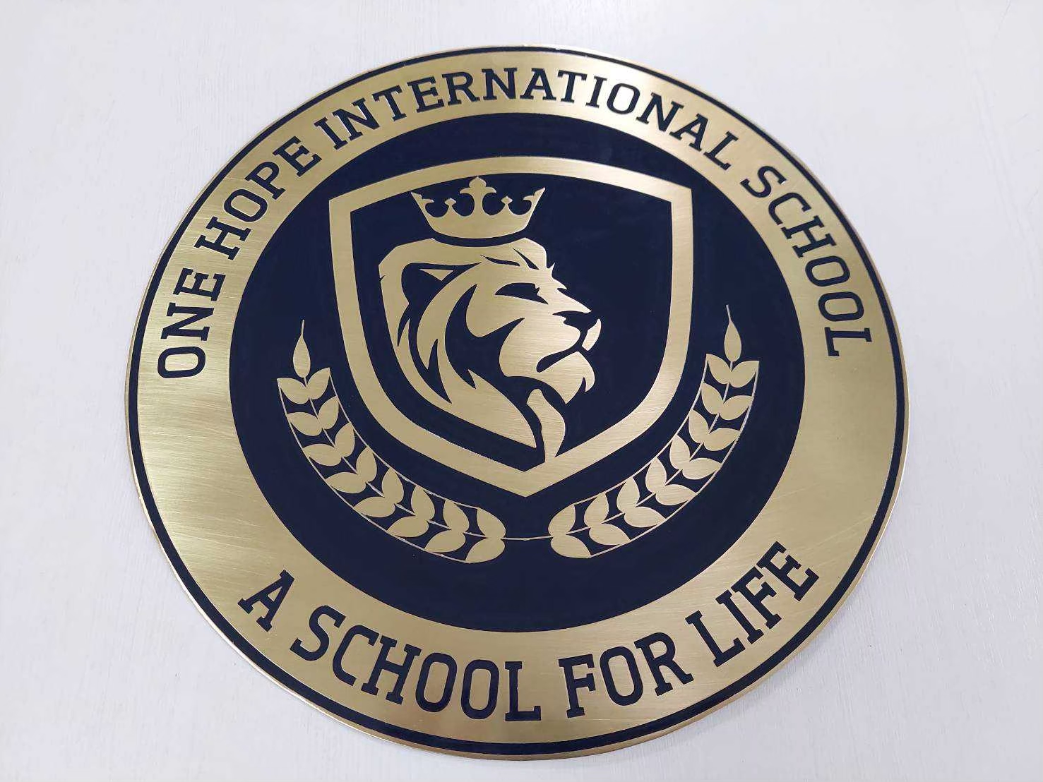 โลโก้โพเดียม โลโก้กัดกรด โลโก้หน่วยงาน กัดกรด วัสดุทองเหลือง UV PRINT หรือกัดกรด สั่งผลิตตามขนาดและแบบที่ต้องการ