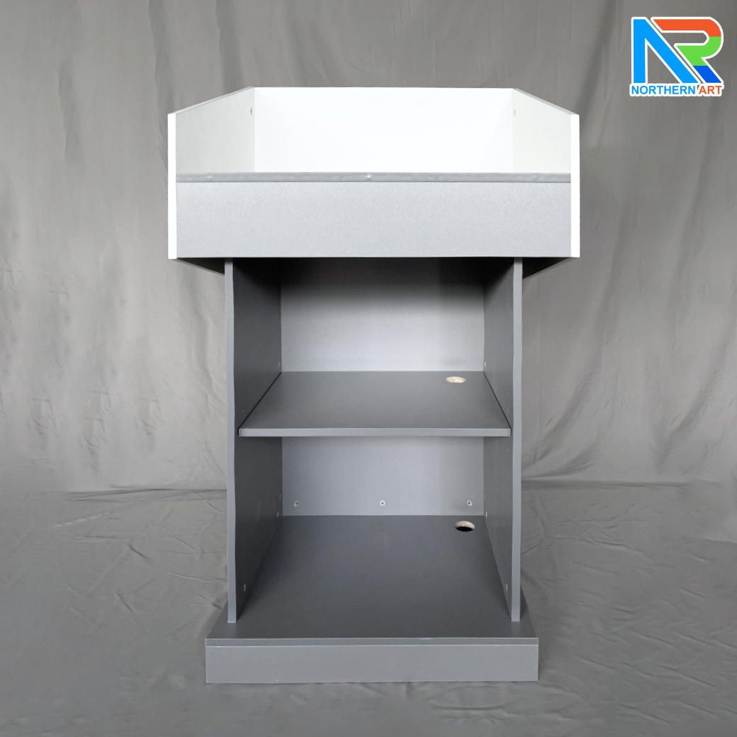 โพเดียมไม้MDF ทูโทน สีขาว และสีเทา ขนาด (W)73 x (L)54 x (H)117 cm. พร้อมชั้นวาง