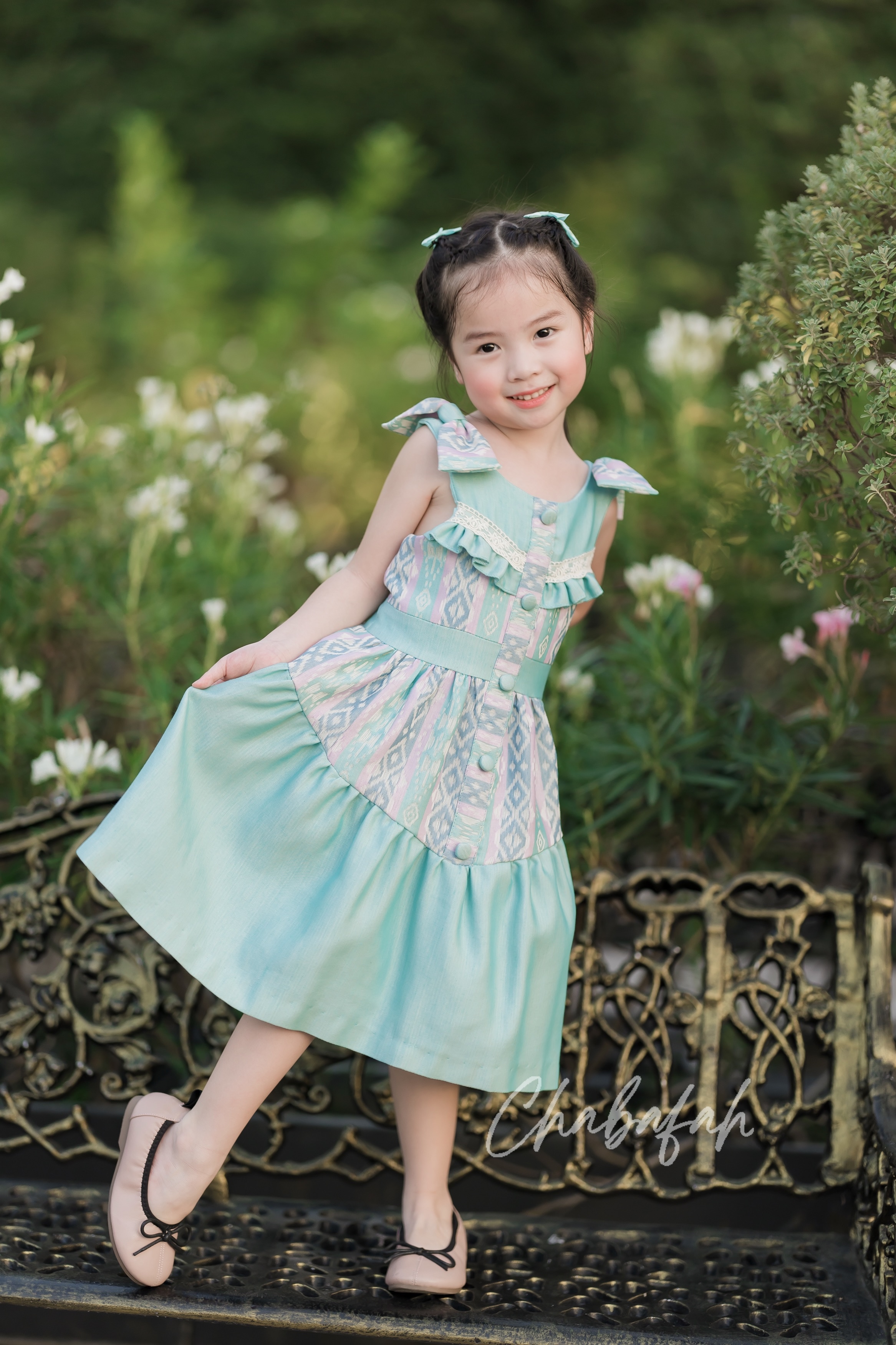 เดรสแขนกุดผ้าไทย แบรนด์ Chabafah สีฟ้ามิ้นท์