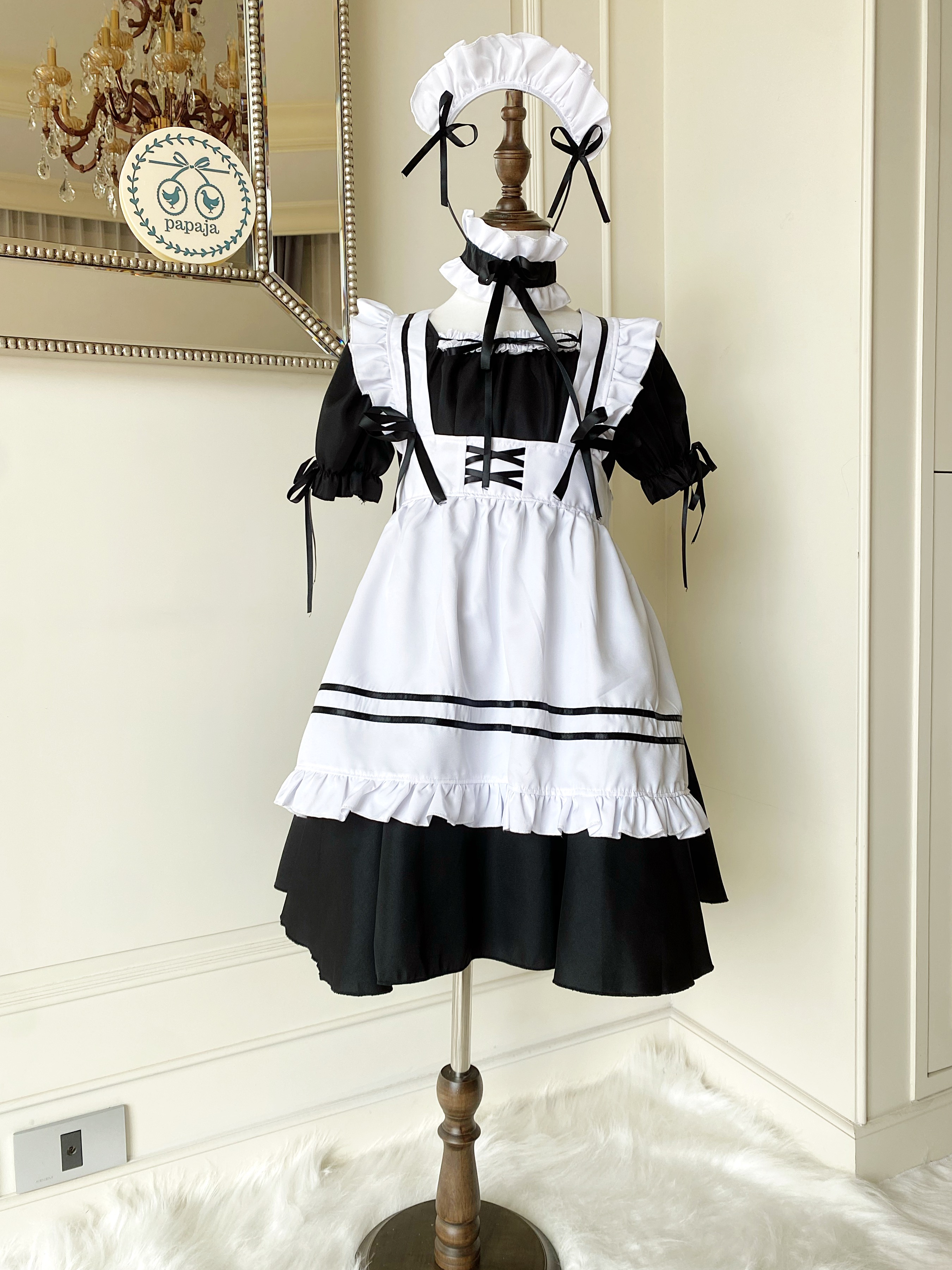 ชุดฮาโลวีน&คอสเพลย์ ชุด Maid โทนขาวดำ สไตล์ฮาราจูกุ มาพร้อมถุงเท้าโบว์เข้าชุด