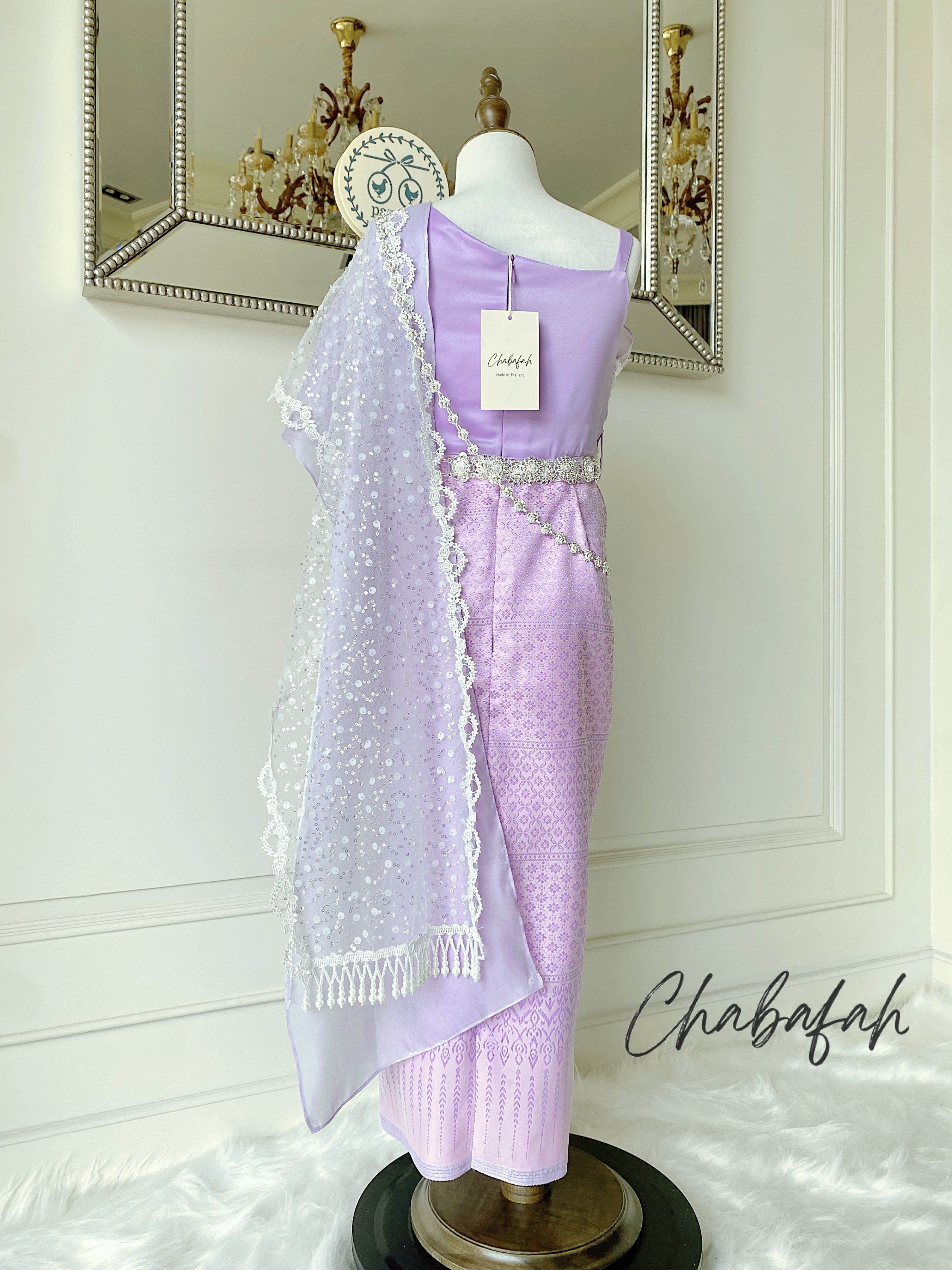 เดรสชุดไทยสไบเฉียง สีม่วงพาสเทล แบรนด์ Chabafah พร้อมเครื่องประดับ 3 ชิ้น