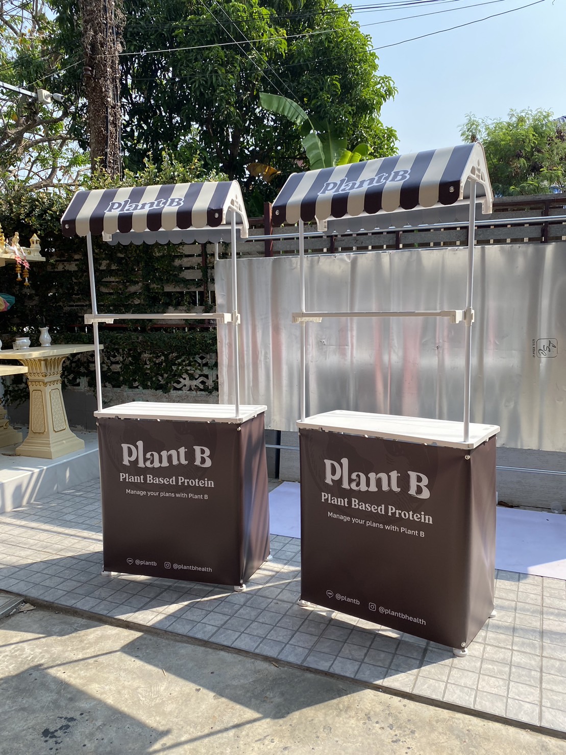 โต๊ะชงชิม บูธชงชิม รุ่นมีหลังคา ขนาด (W)78 x (D)40 x (H)185 cm.พร้อมชั้นวางของ หลังคา ถอดประกอบได้ พร้อมกระเป๋า 1 ใบ