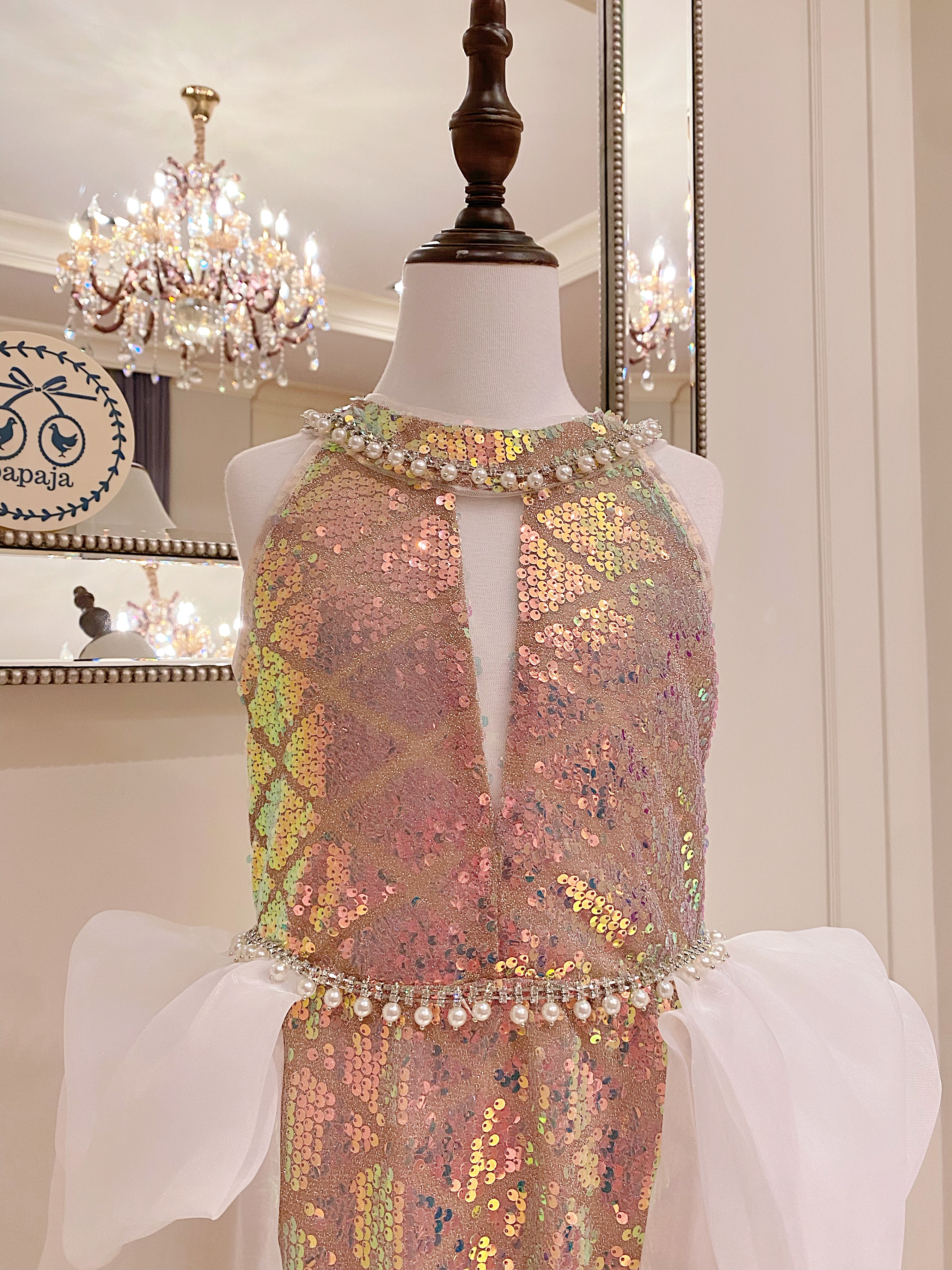 เดรสออกงานราตรีสั้นแขนกุดไหล่ล้ำปักเลื่อมเหลือบโทนชมพูนู้ดผสมพิ้งค์โกลด์สีสวยมาก