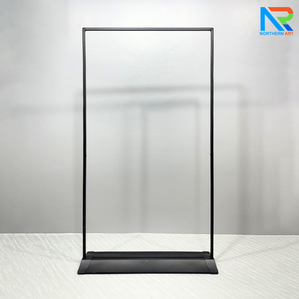 ป้ายตั้งพื้น รุ่นแขวน ฐานพลาสติกขึ้นรูป ขนาด (W)100 x (H)200 ซม. โครงเหล็กสีดำ พร้อมขอแขวน 4 มุมถอดประกอบได้ เคลื่อนย้ายสะดวก
