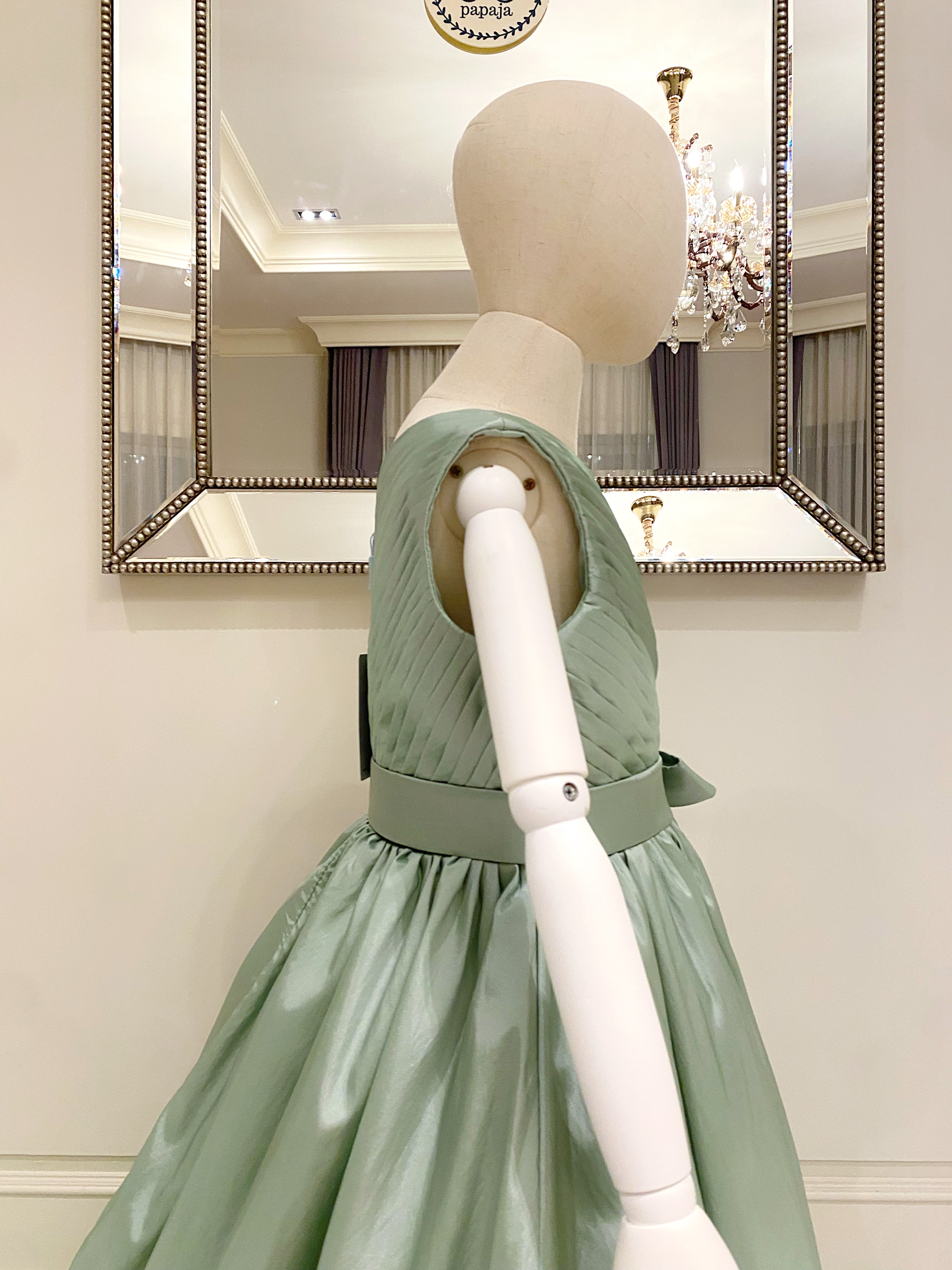 เดรสออกงานราตรียาวไหล่เดียวสีเขียวพาสเทล (งานไฮพรีเมี่ยม) ดีเทลจับเดรปกระโปรงบานยาวแบบหางปลา
