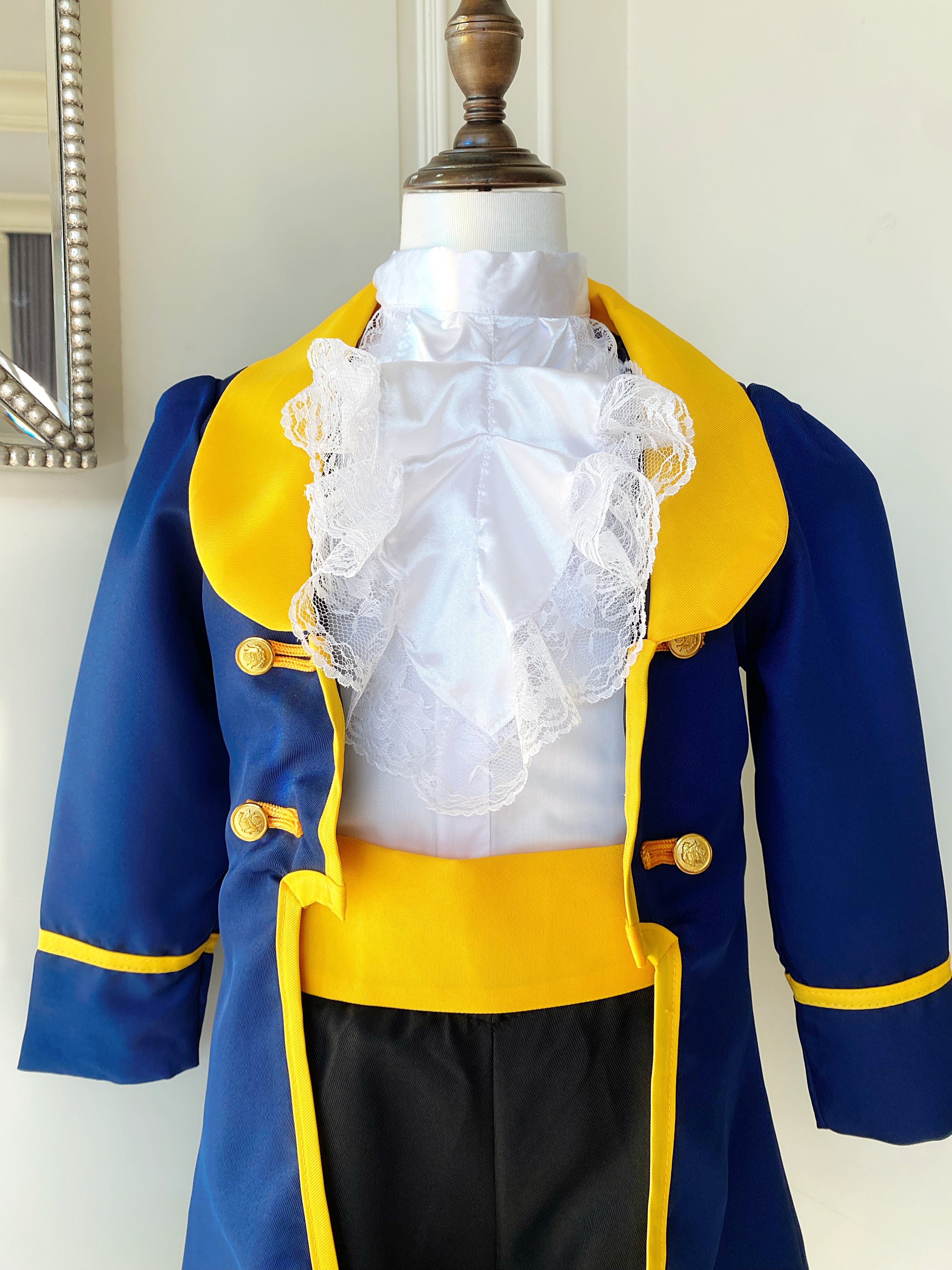 ชุดเจ้าชายรูปงามเสื้อคลุมตัวยาวสีน้ำเงิน ธีมโฉมงามกับเจ้าชายอสูร (Beauty and the Beast)